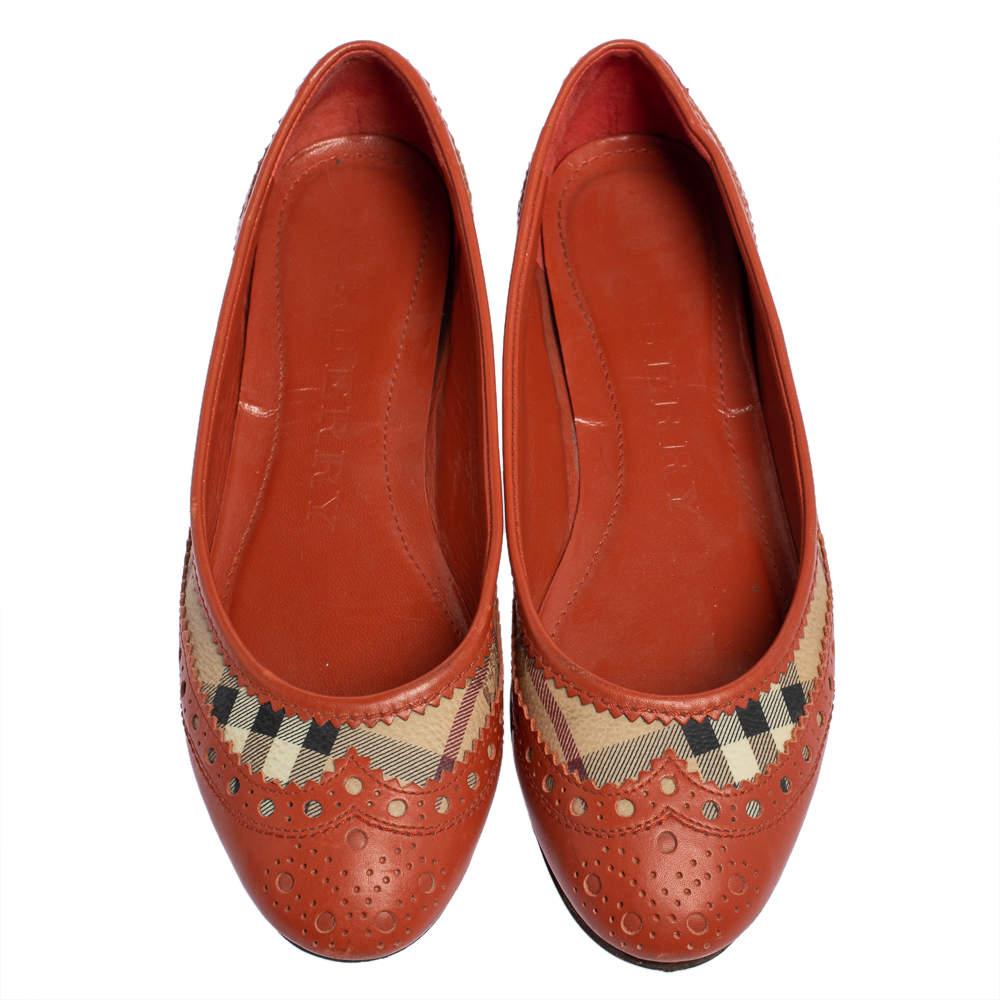 Burberry Orange Brogue Leather And Haymarket Check Canvas Tudor Flats Size 36 In Fair Condition In Dubai, Al Qouz 2