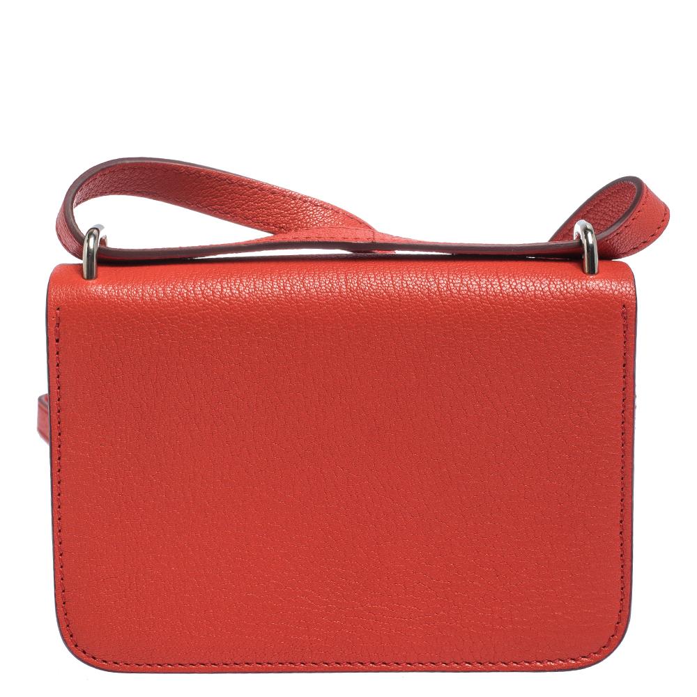 Burberry brings you this super-stylish shoulder bag that carries a design which will surely delight your fashion taste. It comes crafted from orange leather and styled with a D-ring on the flap, an adjustable shoulder strap and a well-sized leather