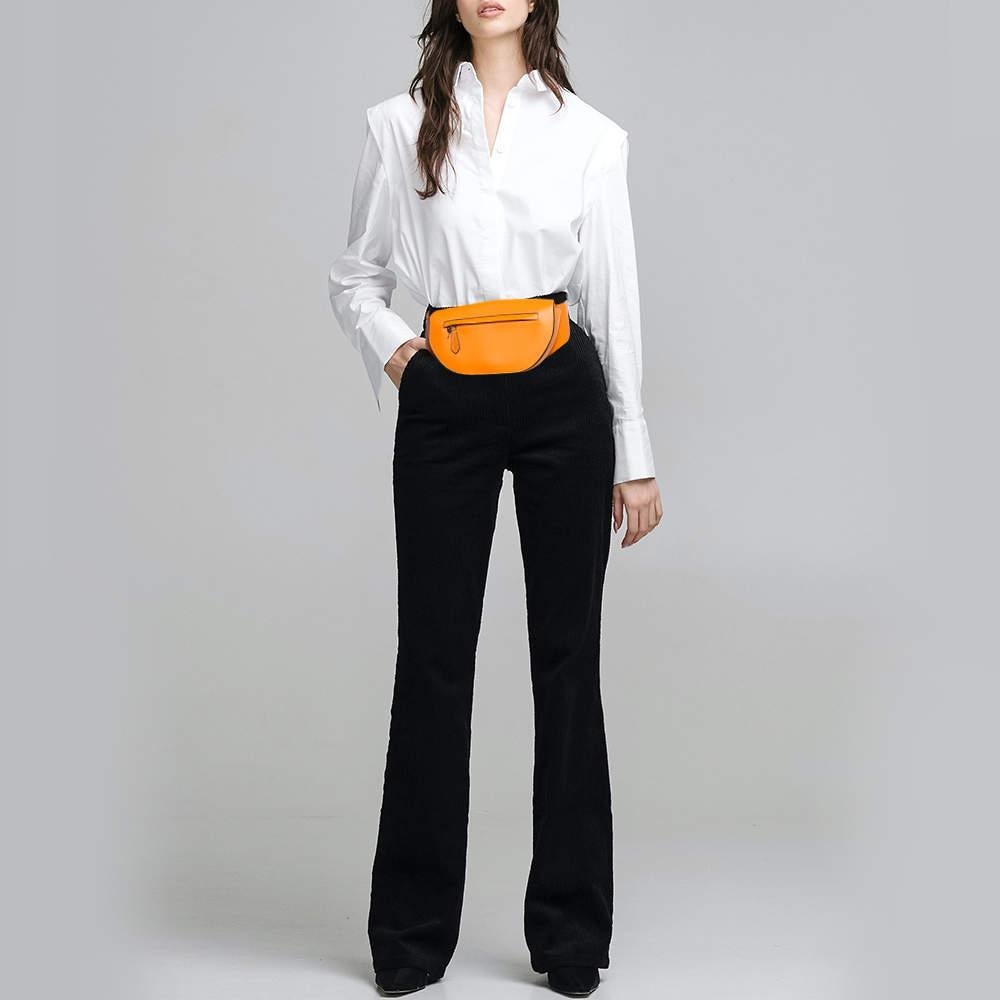 Consigue estilo y lleva tus cosas esenciales con facilidad con este bolso Burberry Olympia. Se ha fabricado con materiales de alta calidad para ser un accesorio destacado.