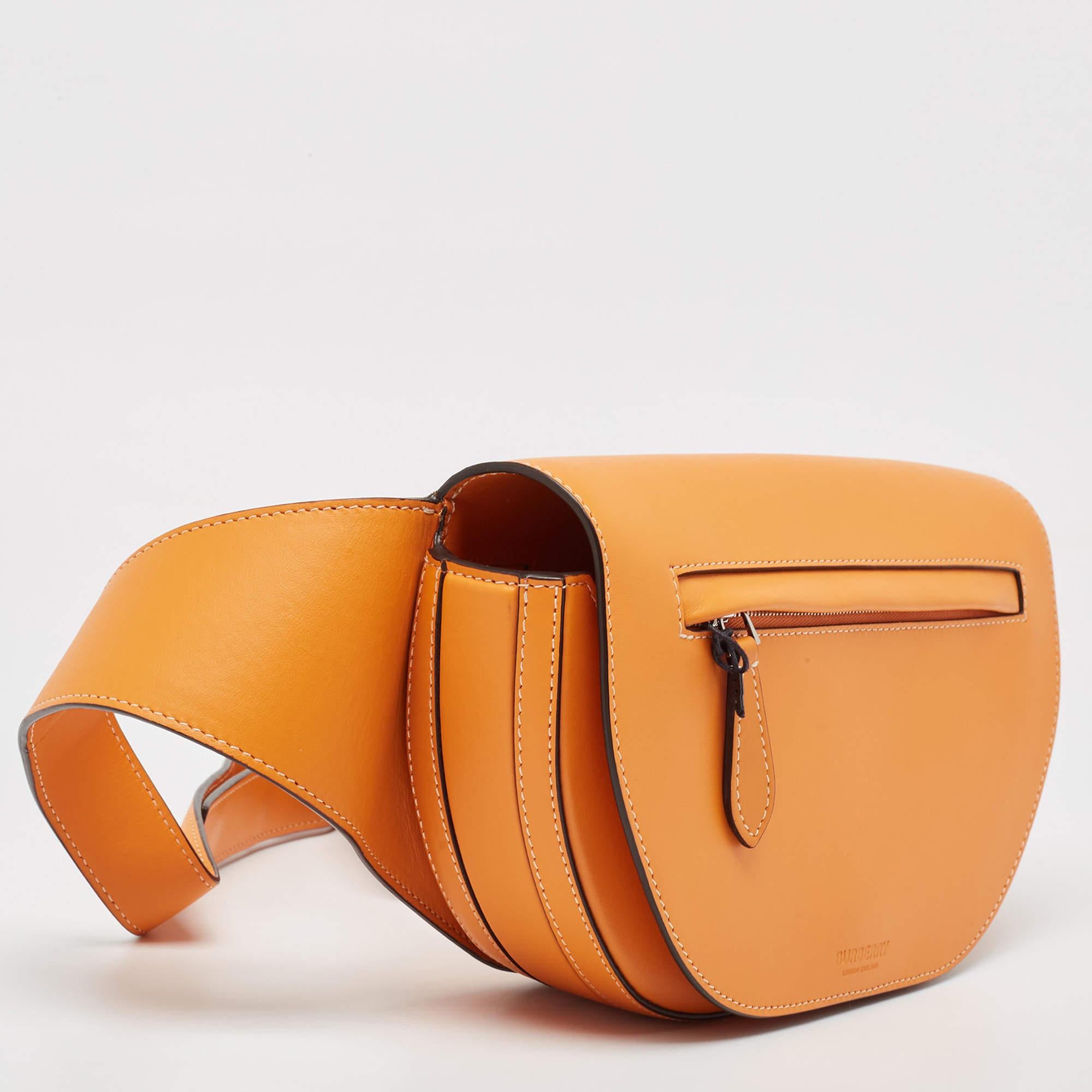 Riñonera Olympia Pequeña Piel Naranja Burberry en Excelente Estado en Dubai, Al Qouz 2