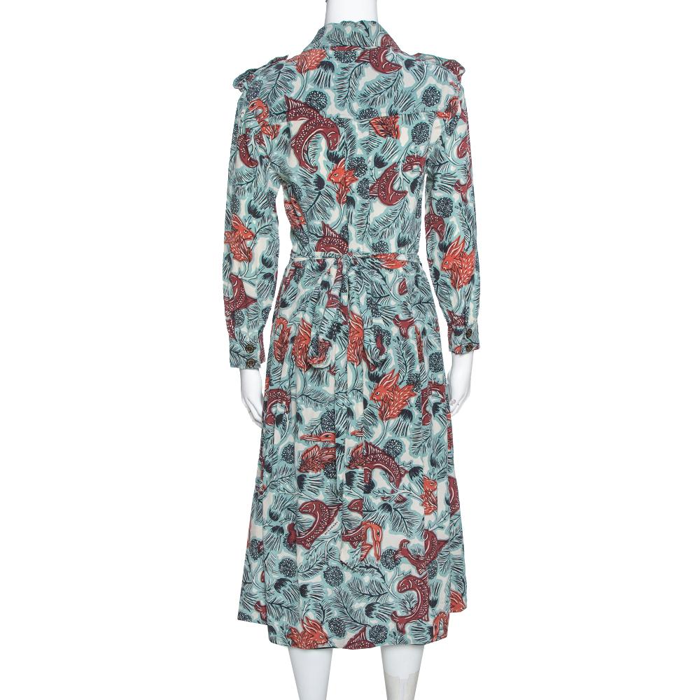 Look nothing less than a diva in this gorgeous Burberry dress. This pale blue creation is a perfect outfit for work, brunches, or a regular day out. It is made of 100% silk and features a wrap silhouette. It has been adorned with a lovely print all