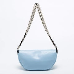 Burberry Borsa a tracolla piccola Olympia con catena in pelle morbida blu pallido