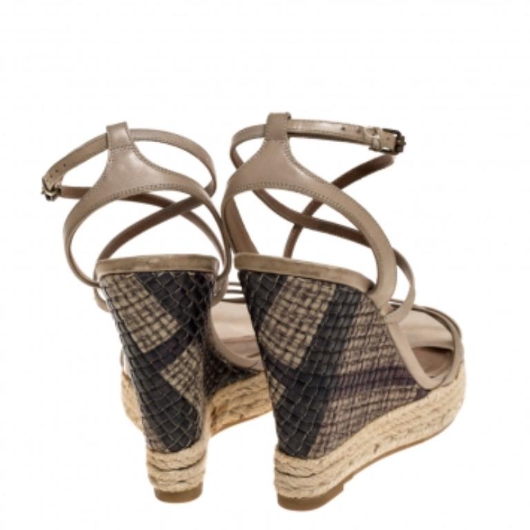 Brown Burberry Pale Green Strappy Leather Woven Wedge Espadrille Sandals Size 39 For Sale