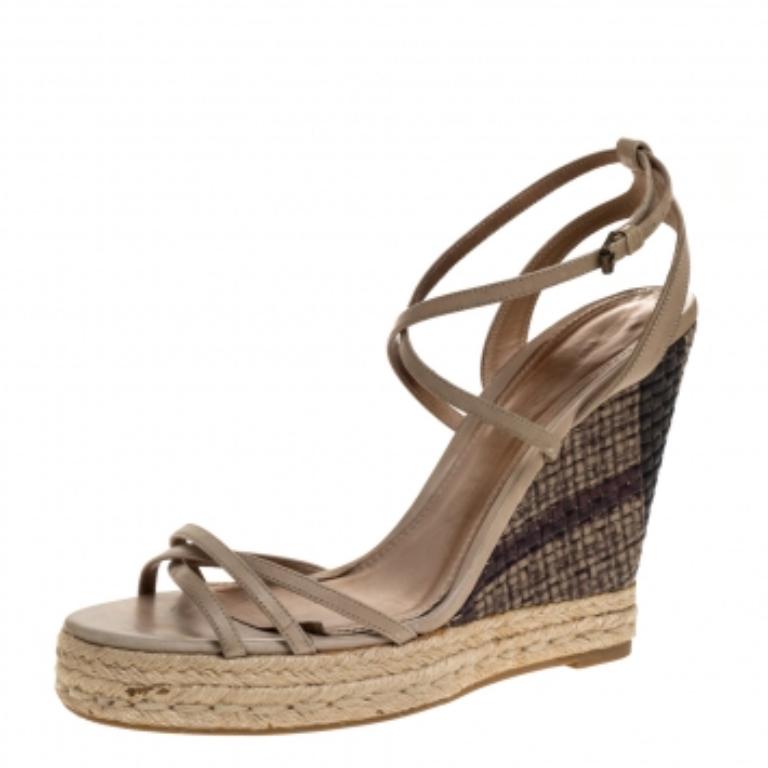 Burberry Pale Green Strappy Leather Woven Wedge Espadrille Sandals Size 39 For Sale 1