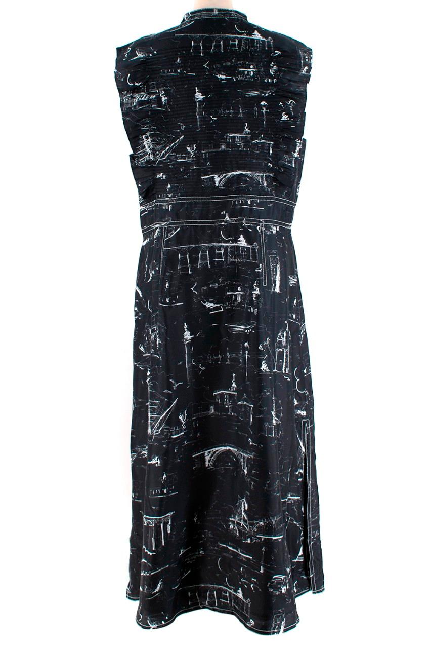 Burberry Parker Black & White Landmark Print Silk Dress In Excellent Condition For Sale In London, GB