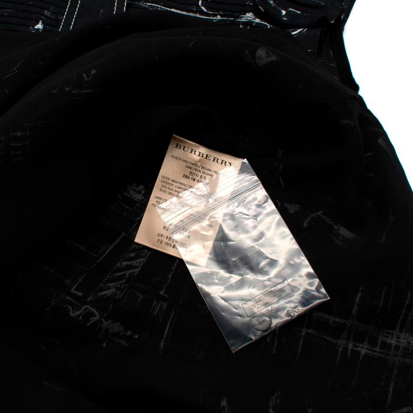 Burberry Parker Black & White Landmark Print Silk Dress For Sale 3