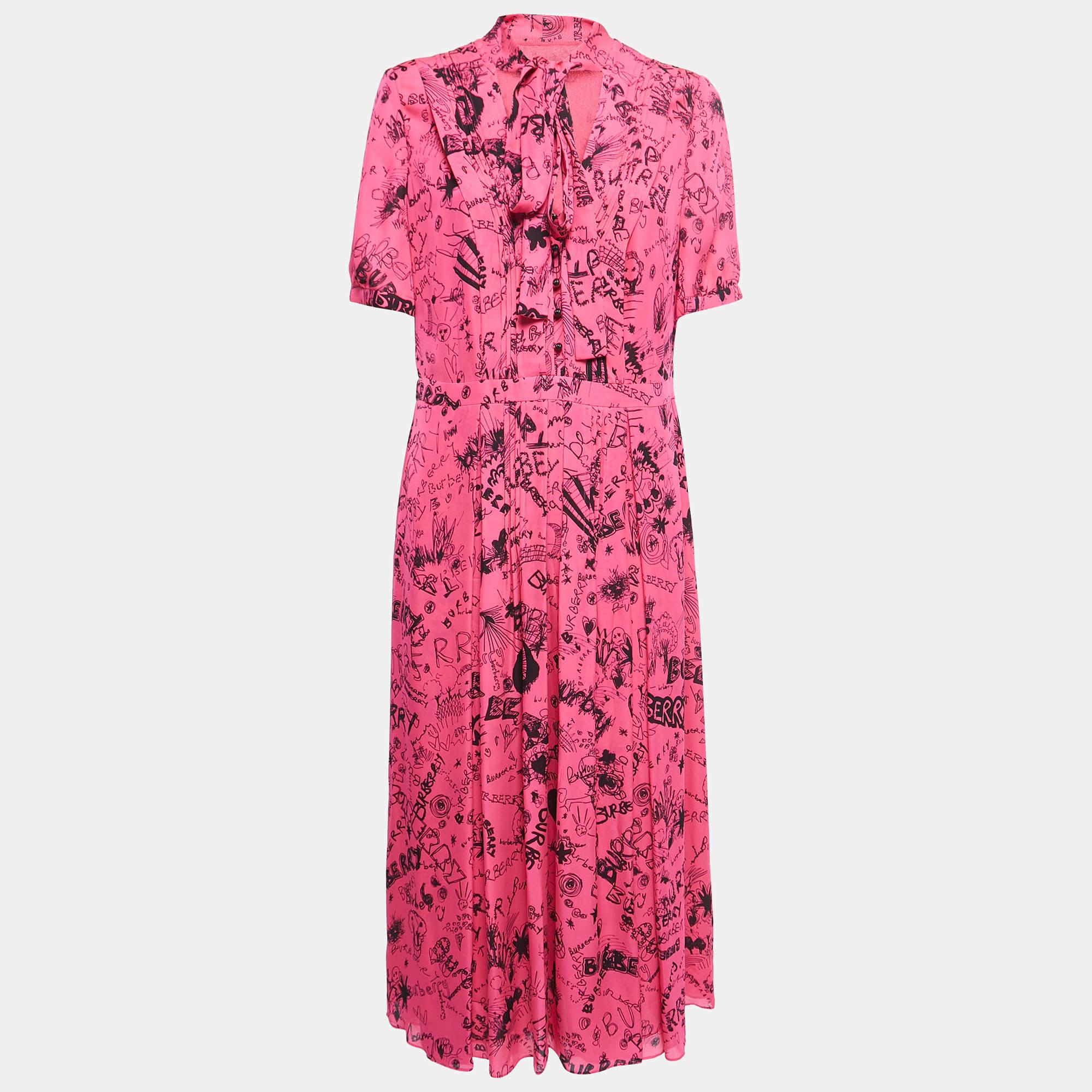 This stylish midi dress exudes elegance and sophistication. Its flattering length falls between the knee and ankle, offering a versatile option for various occasions. With its chic design, it combines modern trends with timeless charm, making it a
