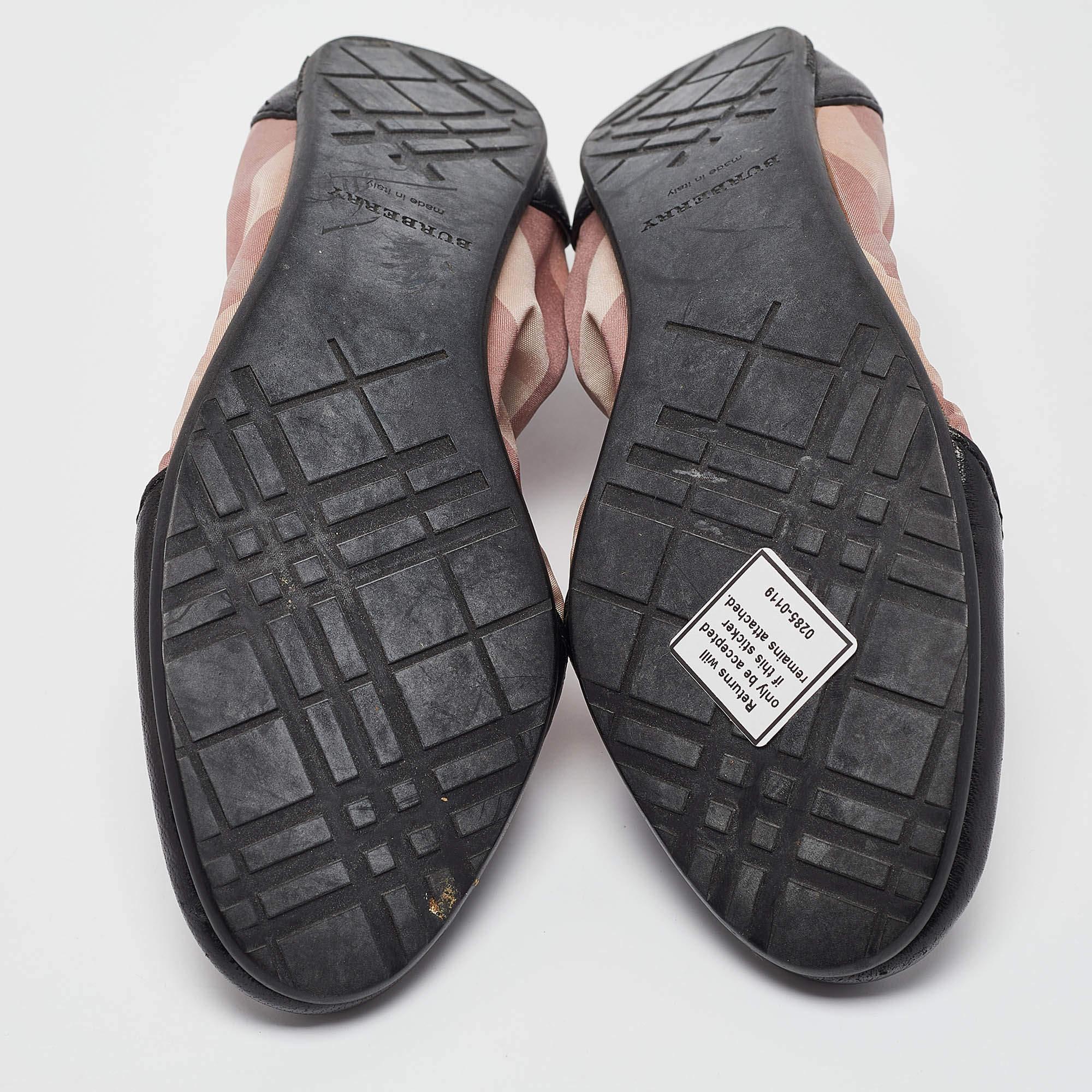 Burberry Rosa/Nero Check in tessuto e pelle, Ballerine Scrunch Taglia 36.5 in vendita 1