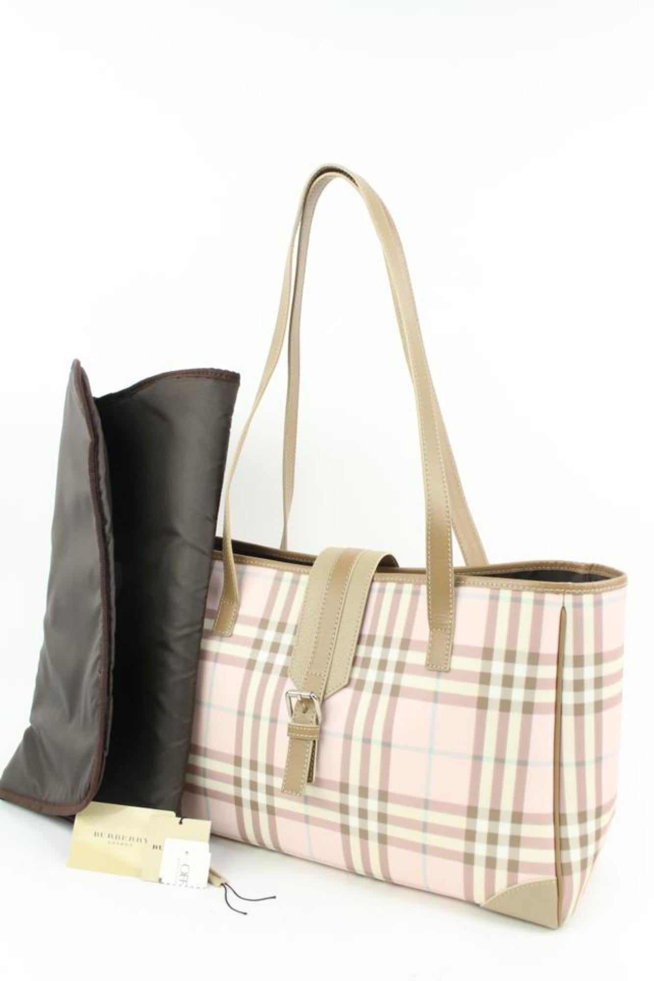 Burberry Rosa Zuckerwatte Check Wickeltasche mit Changing Pad 14b419s
Datum Code/Seriennummer: ITTIVGRO58CAL
Hergestellt in: Italien
Maße: Länge:  18