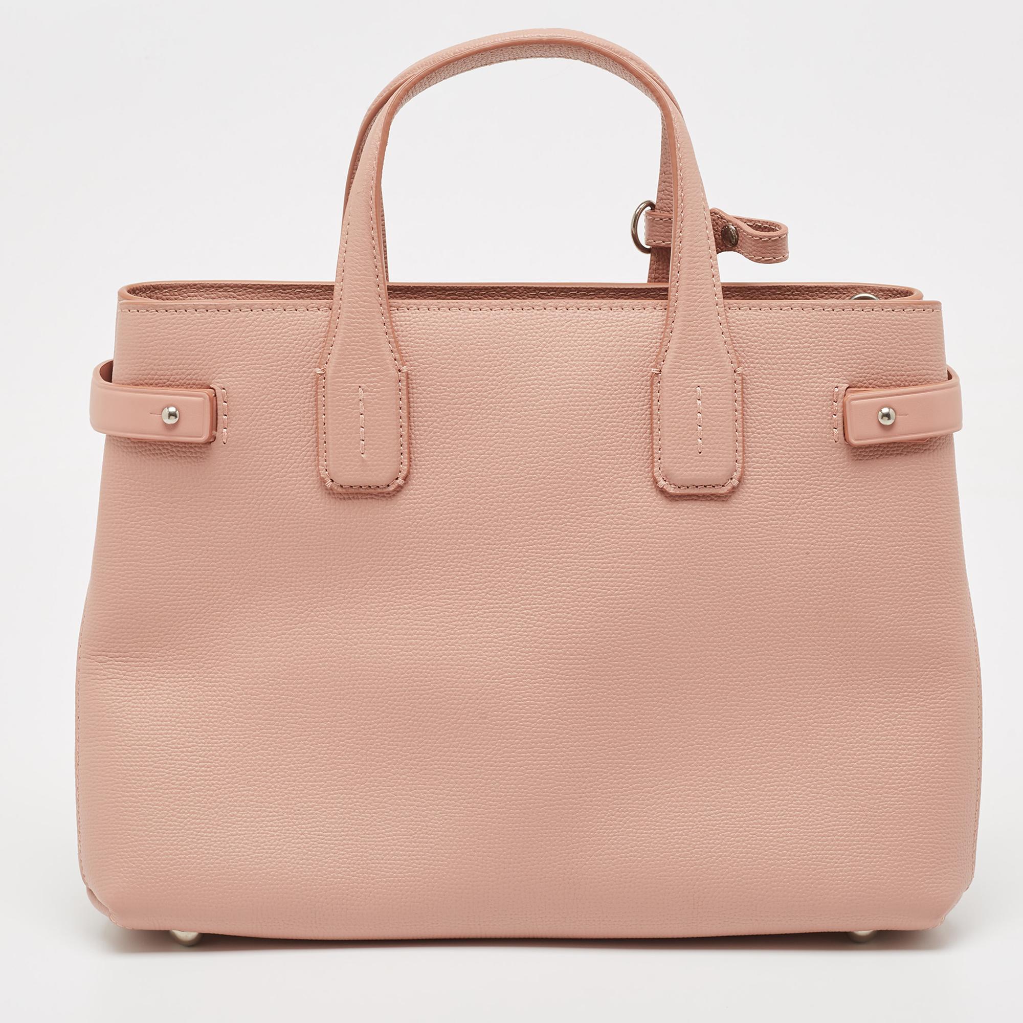 Carry everything you need in style thanks to this Burberry tote. Crafted from House check fabric and leather, it features dual leather handles, an adjustable strap, and a lined interior.

Includes: Branded Dustbag