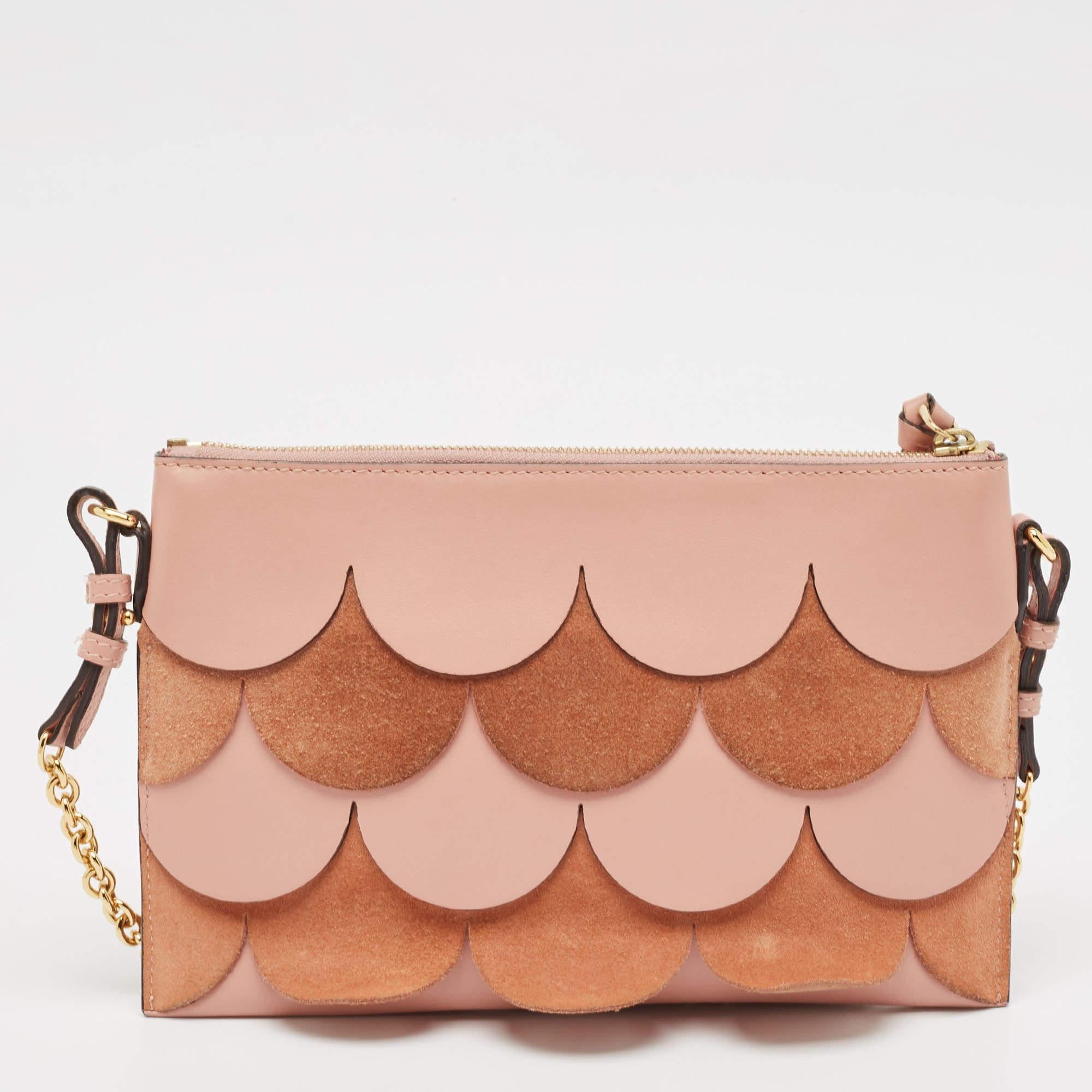 Burberry Pink Leather and Suede Peyton Scalloped Crossbody Bag In Good Condition In Dubai, Al Qouz 2