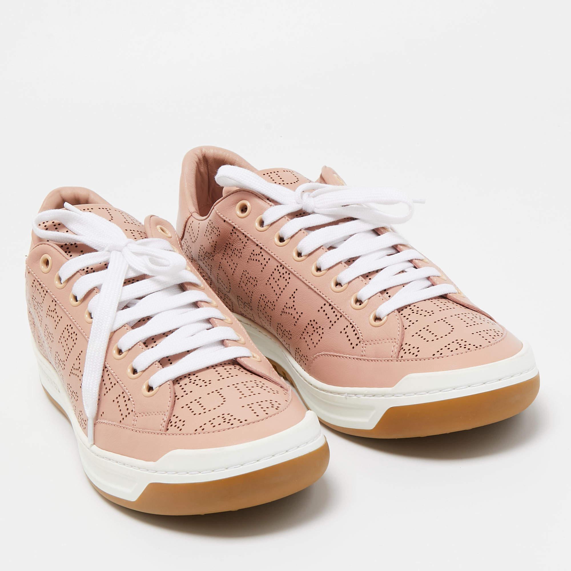 Burberry Pink Leather Westford Low Top Sneakers Size 41 In Excellent Condition In Dubai, Al Qouz 2