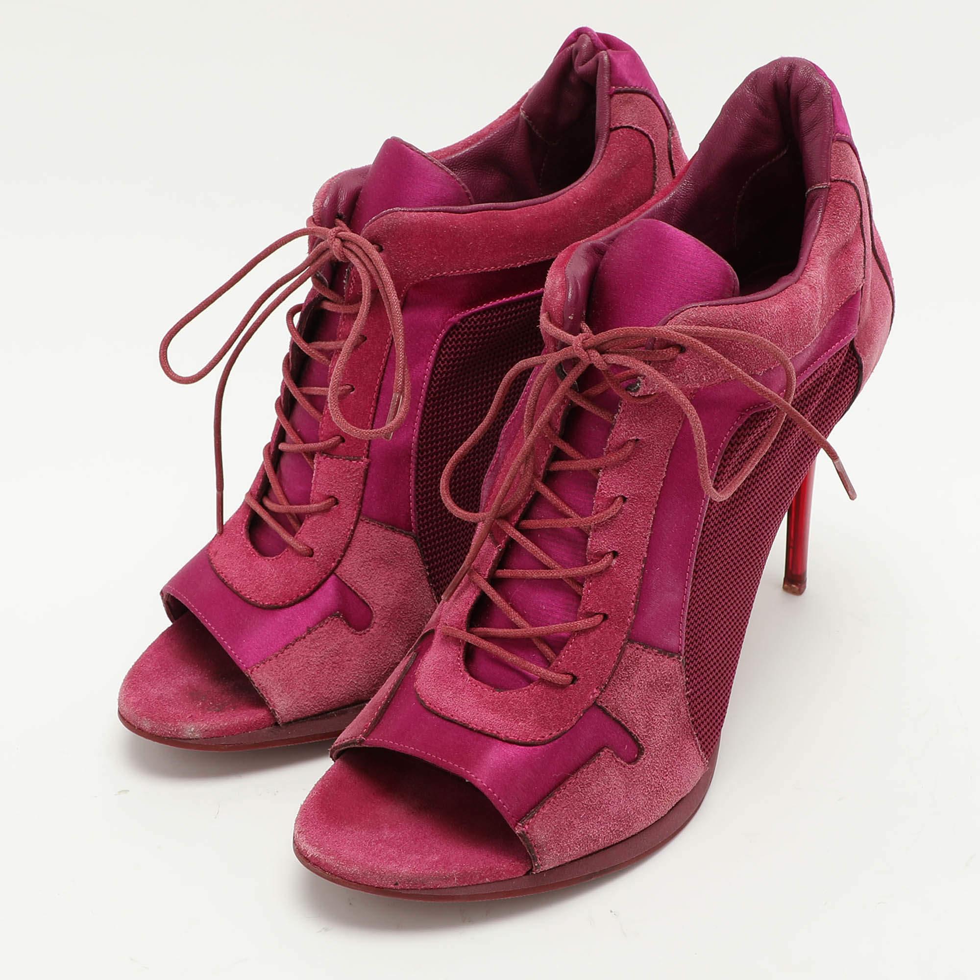 Enjoy the most fashionable days with these stylish booties. Modern in design and craftsmanship  they are fashioned to keep you comfortable and chic