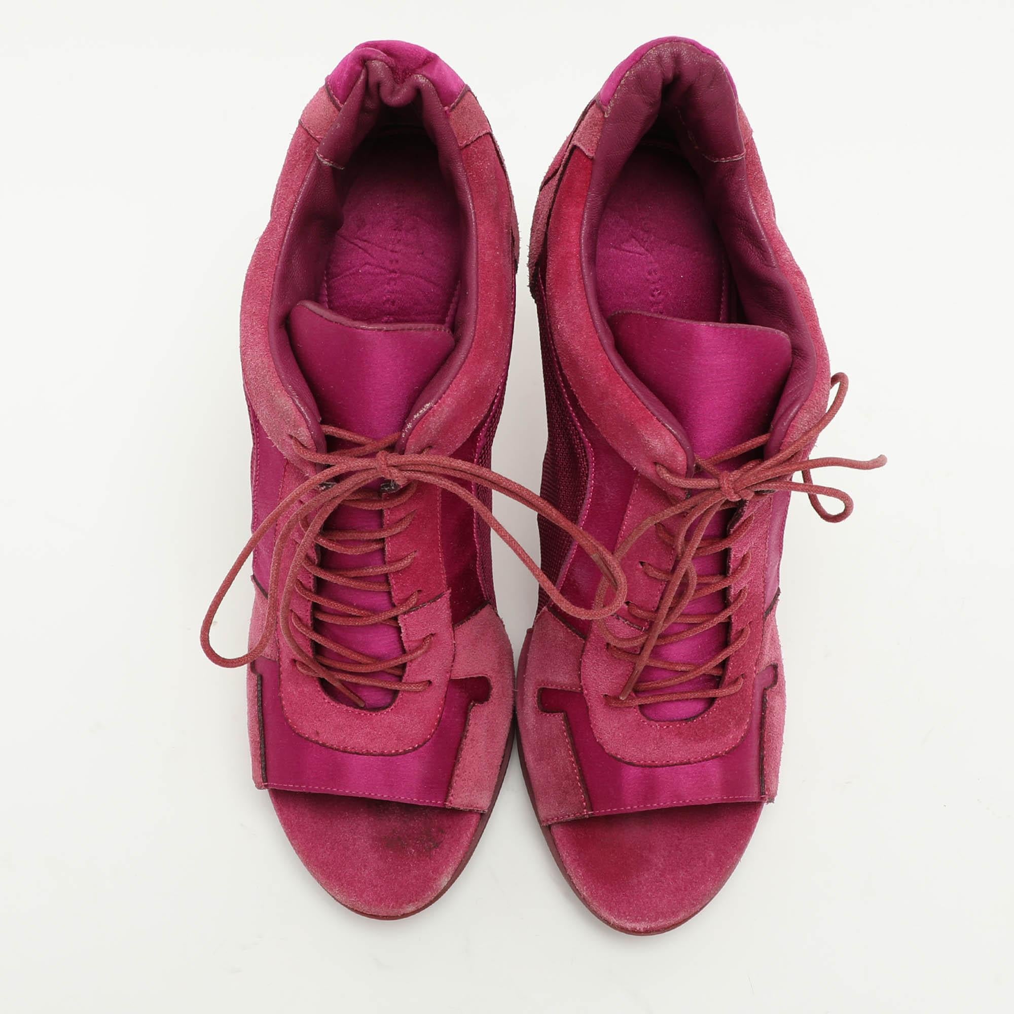 Brown Burberry Pink Mesh and Satin Peep Toe Lace Up Booties Size 39 For Sale