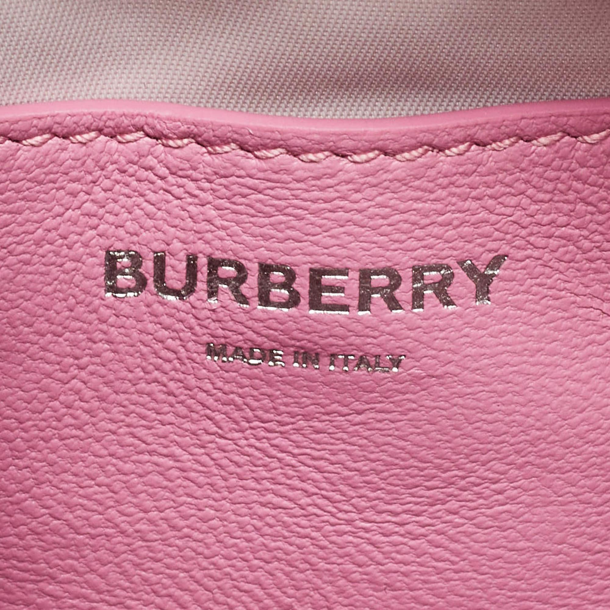 Burberry Borsa fotografica Lola Mini in pelle trapuntata rosa 3
