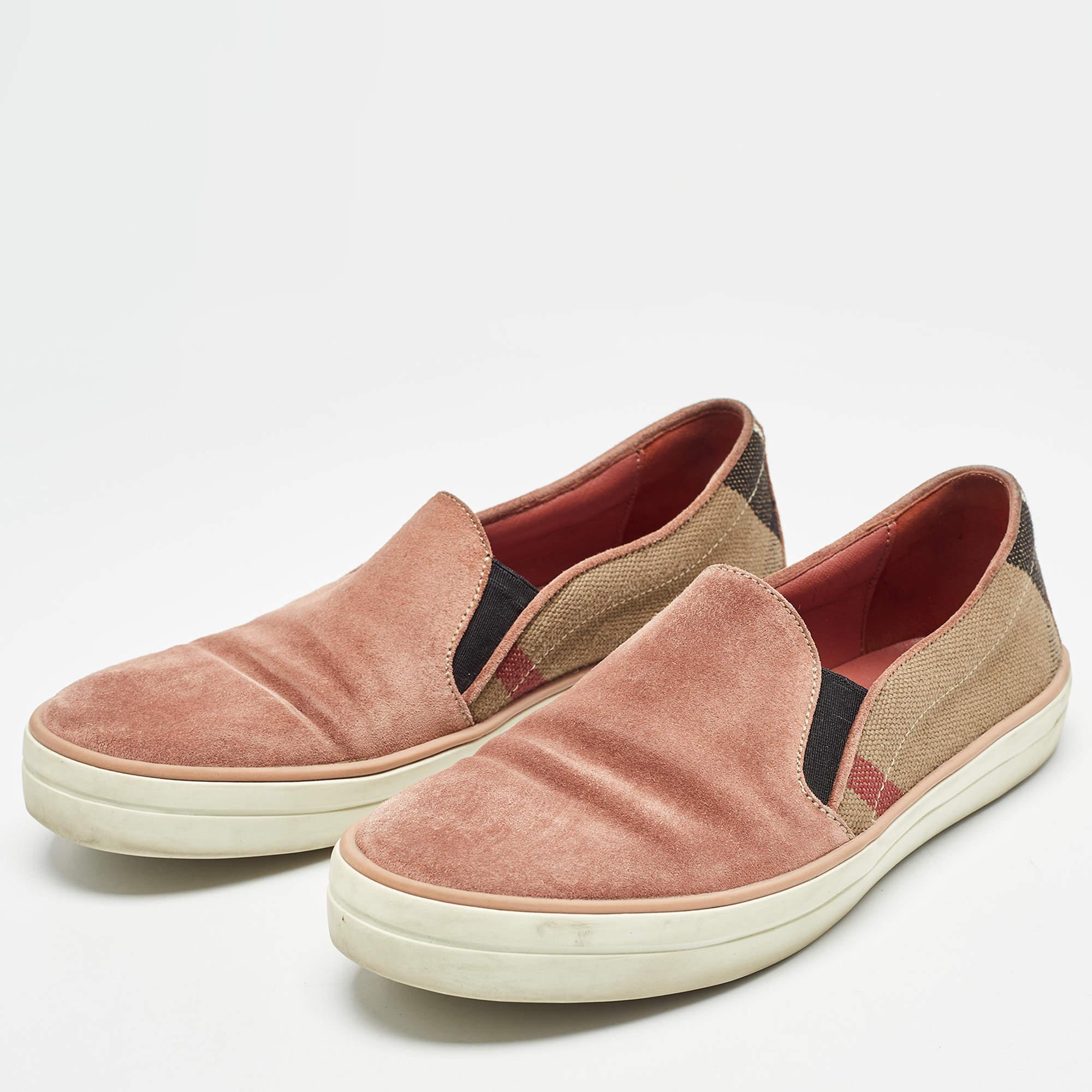 Cette paire confortable est votre premier choix lorsque vous partez pour une longue journée. Ces chaussures de créateur sont dotées d'une tige bien cousue et d'une semelle résistante.
