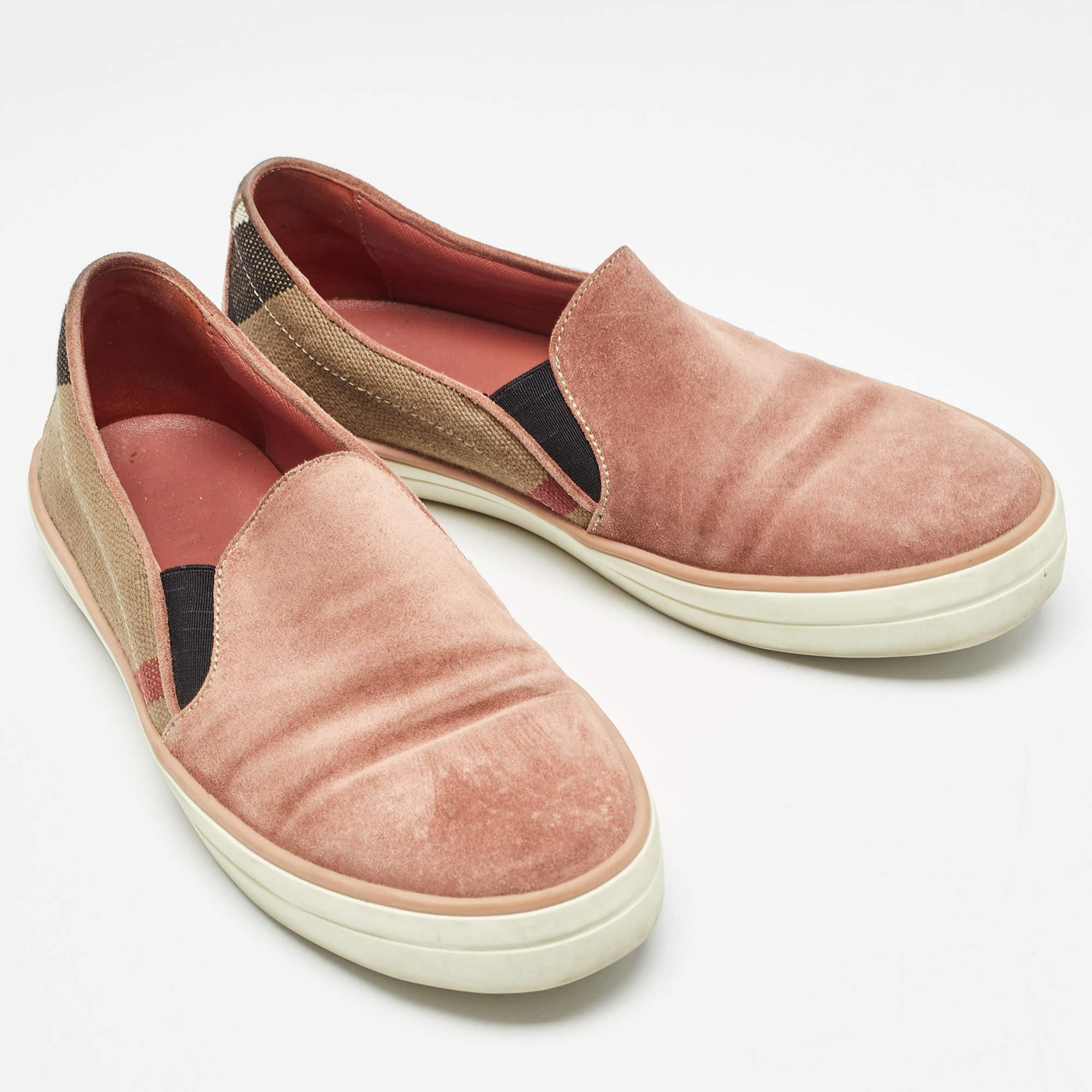 Burberry Baskets Gauden à carreaux et daim rose taille 36 Bon état - En vente à Dubai, Al Qouz 2