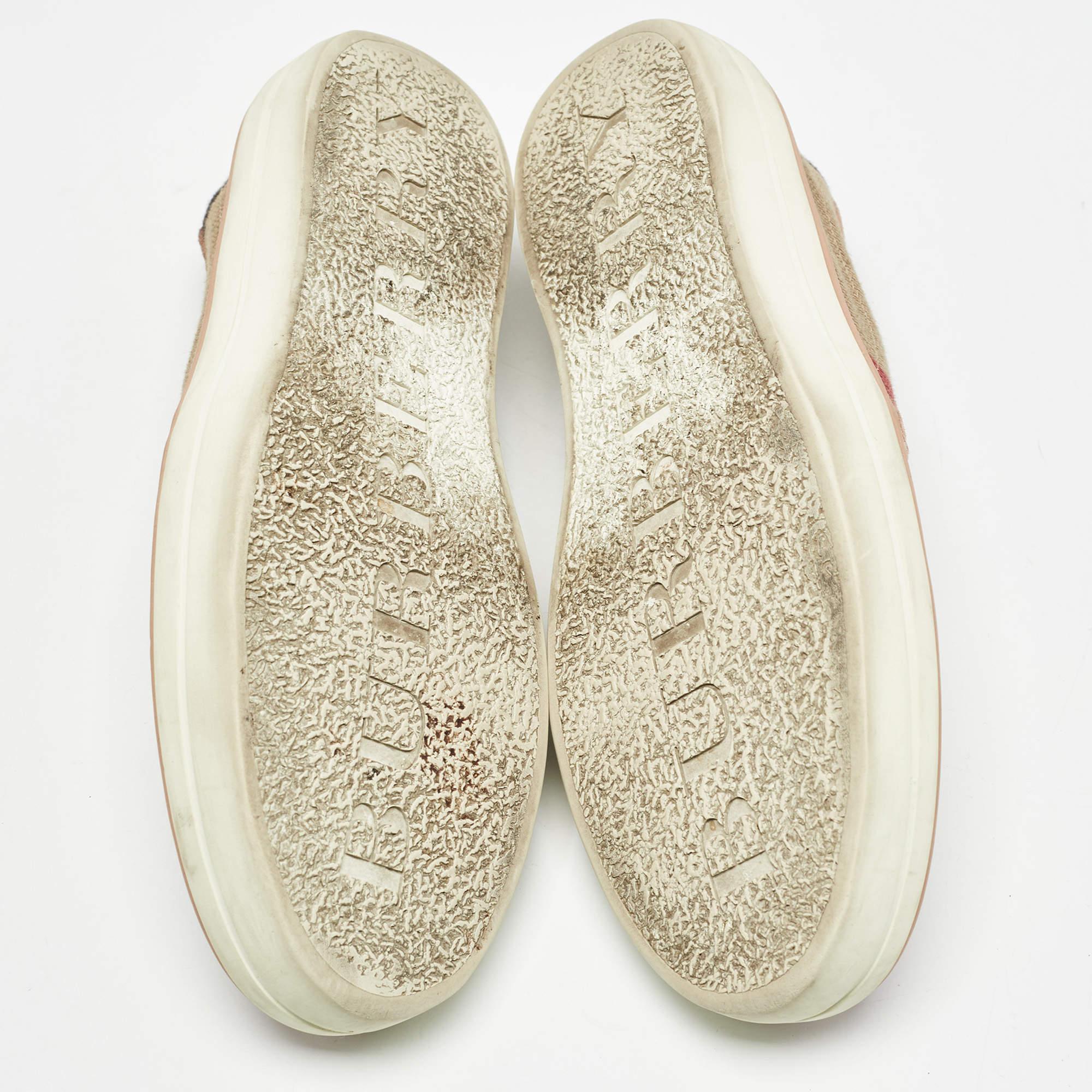 Burberry Baskets Gauden à carreaux et daim rose taille 36 en vente 1