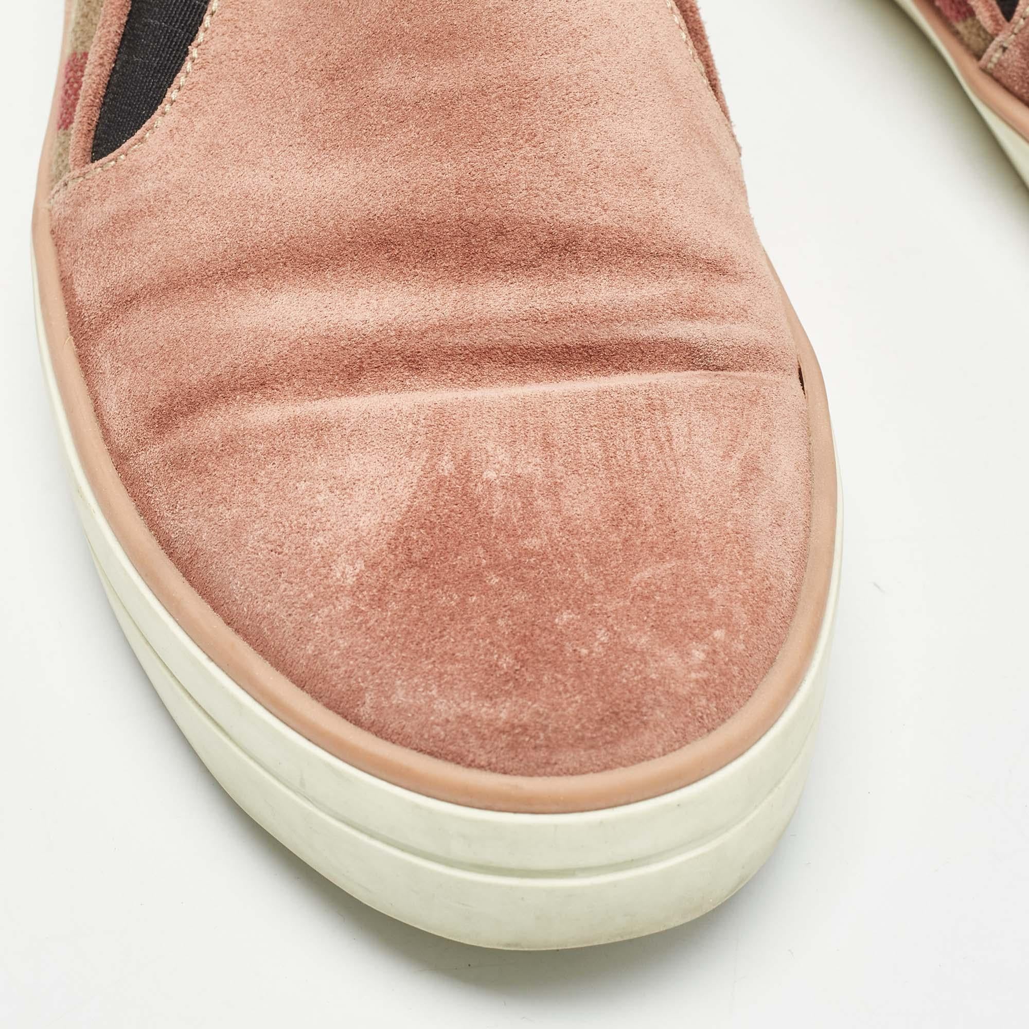 Burberry Baskets Gauden à carreaux et daim rose taille 36 en vente 3