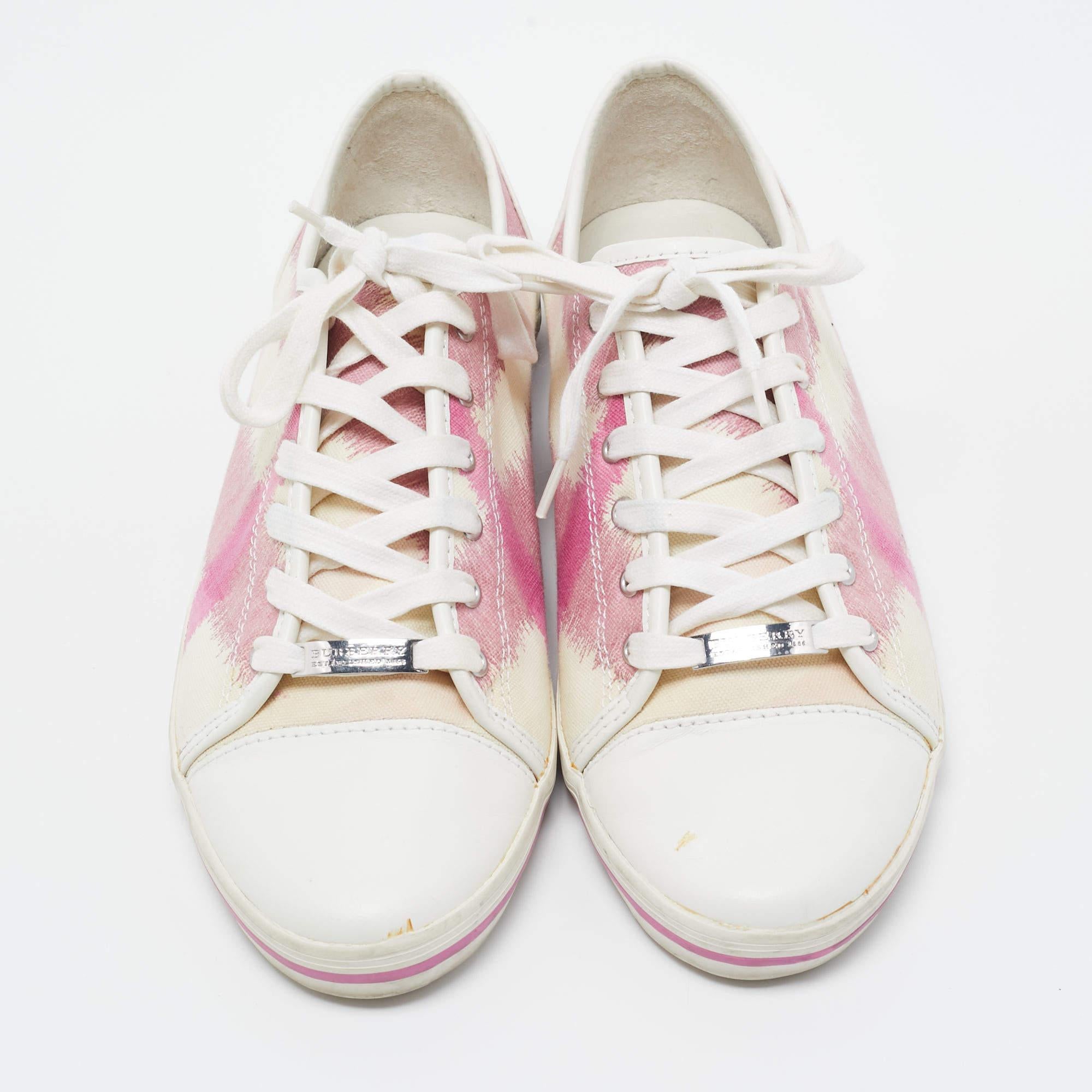 Women's Burberry Pink/White Leather and Canvas Cap Toe Low Top Sneakers Size 41 For Sale