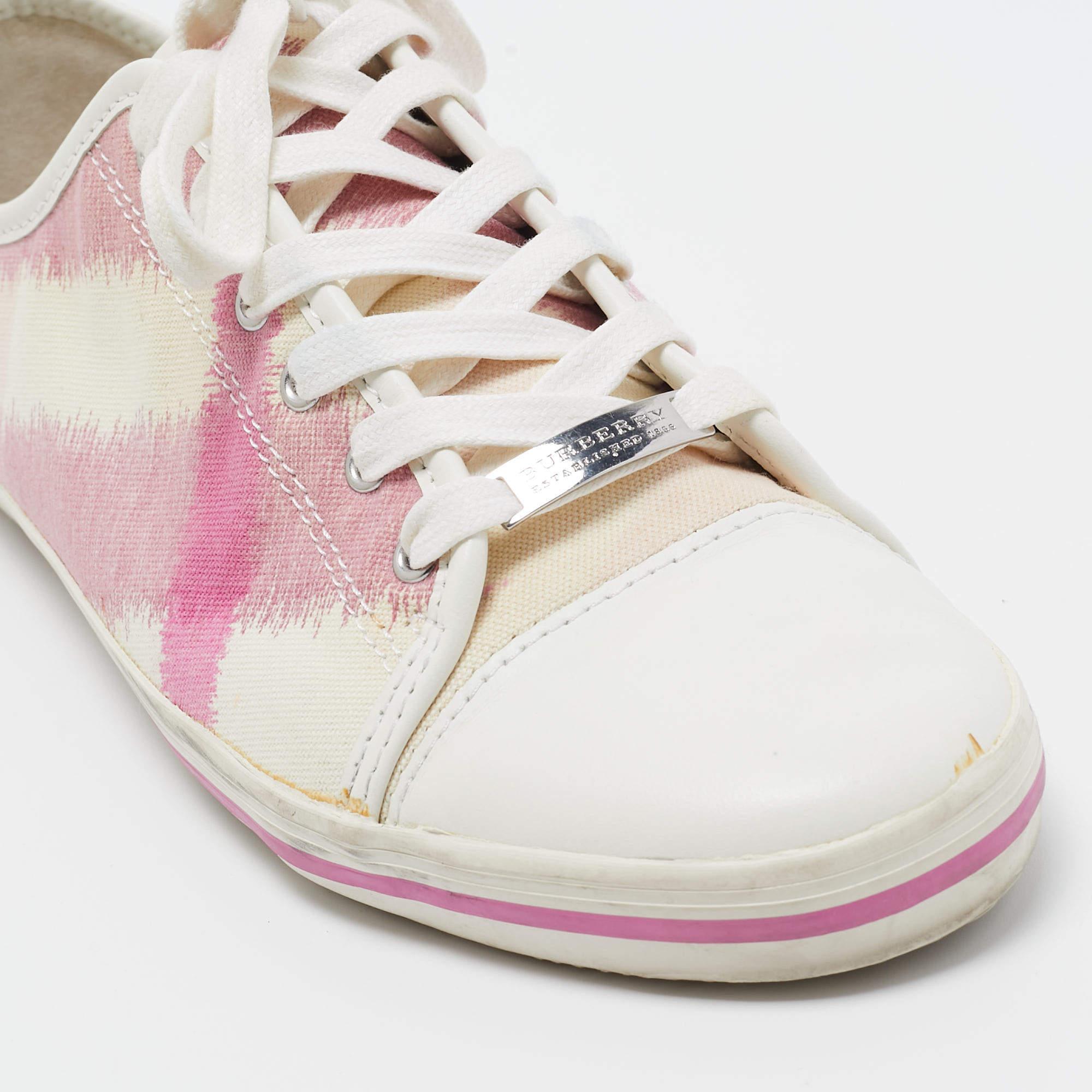 Burberry Pink/White Leather and Canvas Cap Toe Low Top Sneakers Size 41 For Sale 2