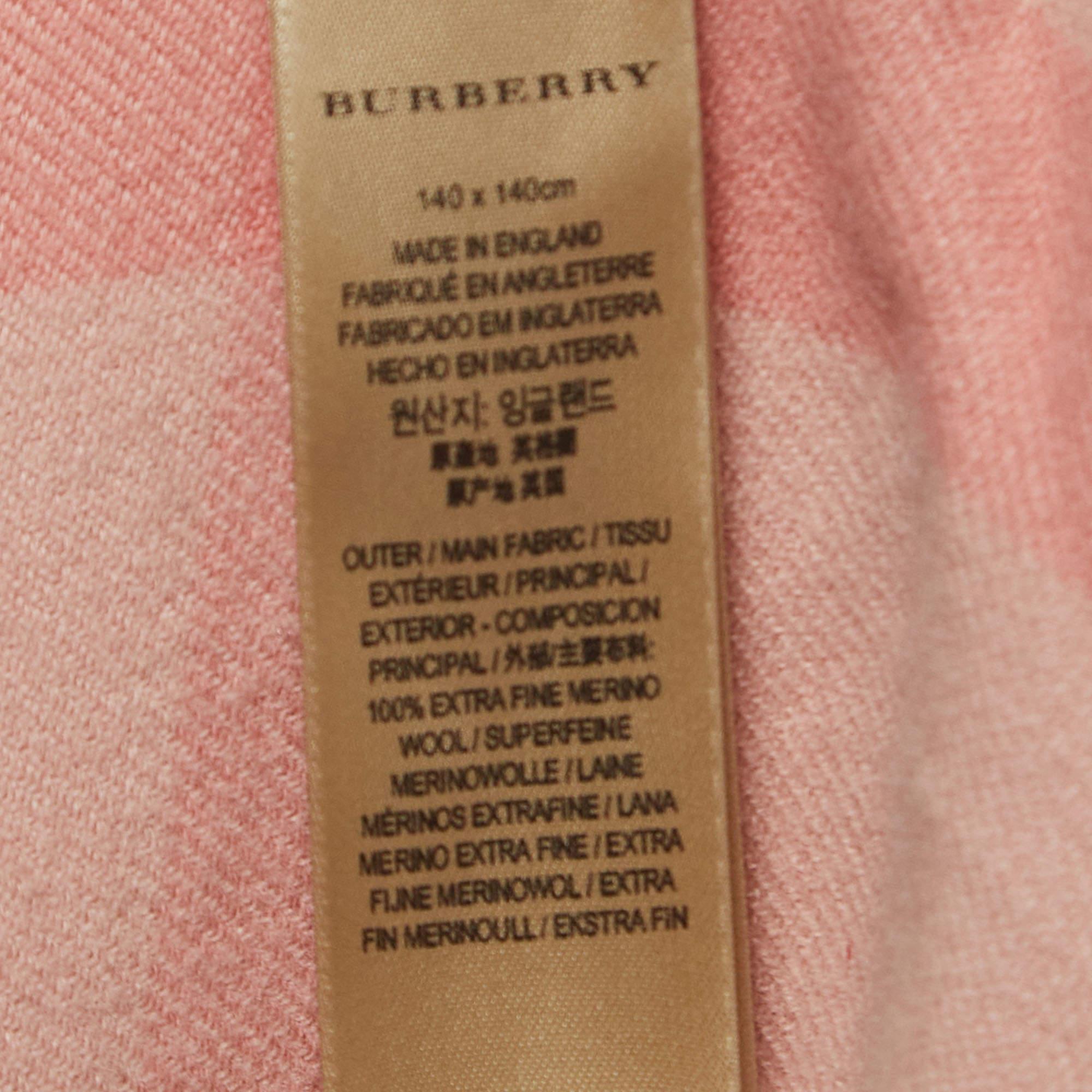 Burberry Pink Wool Reversible Poncho One Size In Good Condition In Dubai, Al Qouz 2