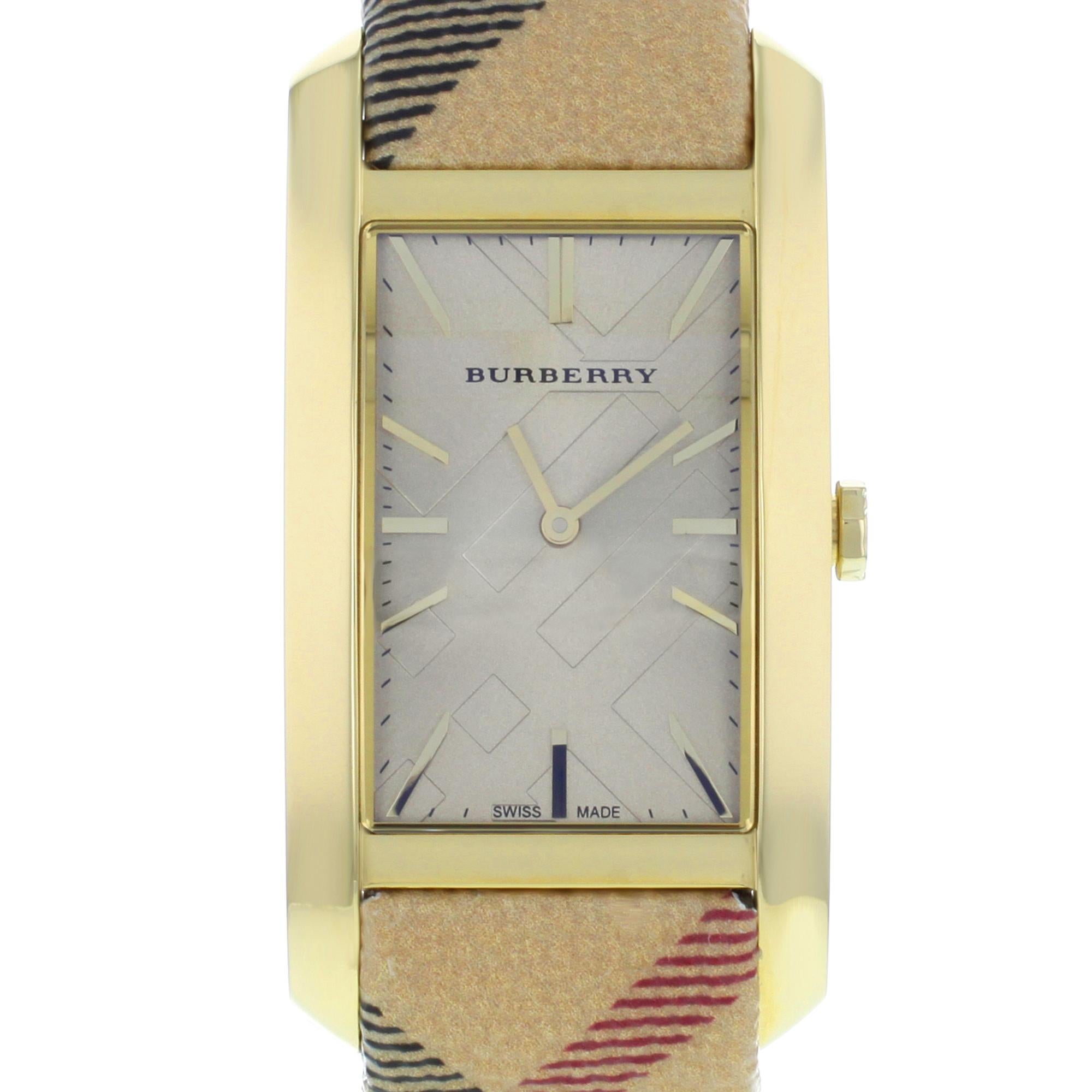 This pre-owned Burberry Pioneer  BU9407  is a beautiful Ladies timepiece that is powered by a quartz movement which is cased in a stainless steel case. It has a rectangle shape face,  dial and has hand sticks style markers. It is completed with a