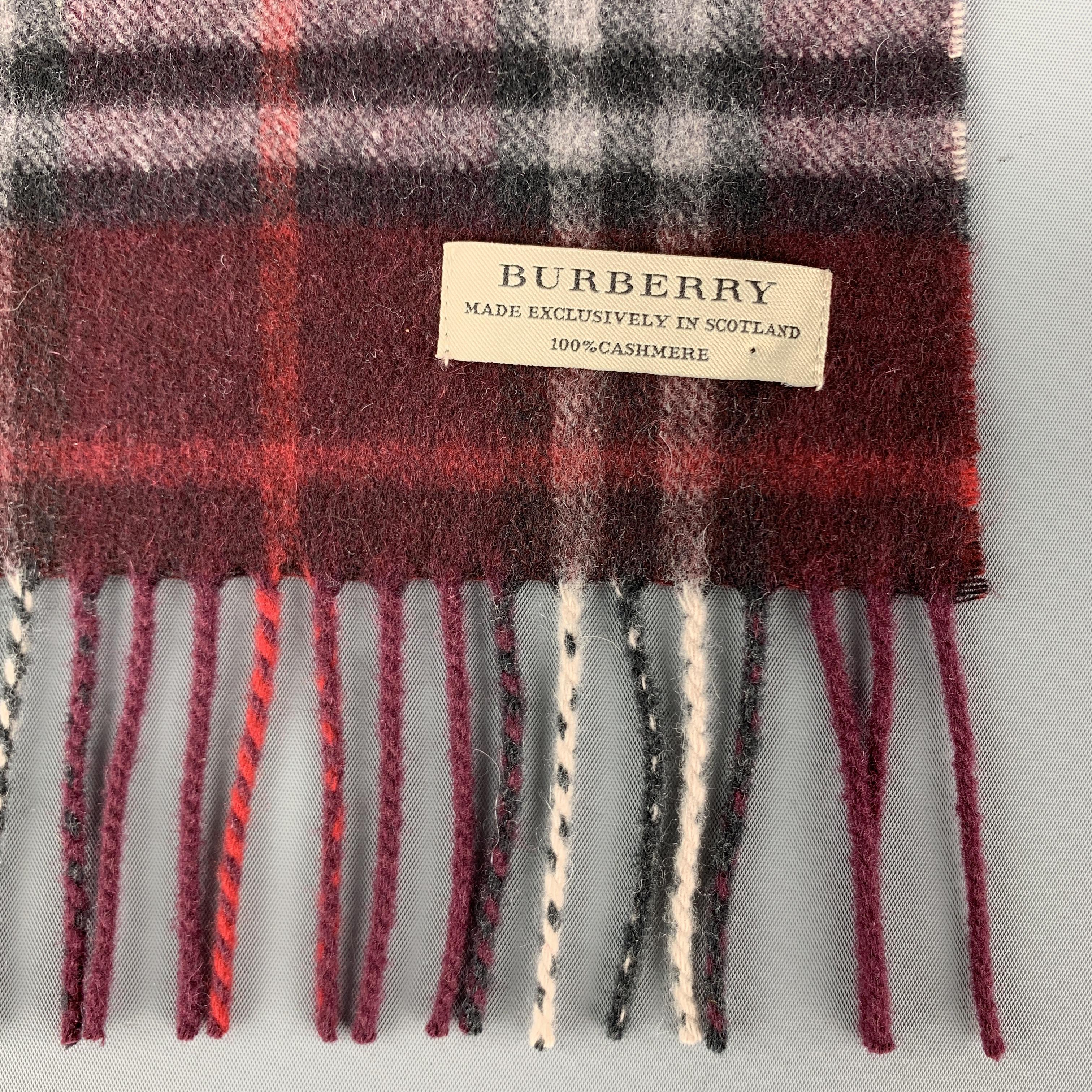 BURBERRY Scarf comes in a plaid burgundy cashmere, featuring raw hem and fringes. Made in Scotland. 

Excellent Pre-Owned Conditions.

Measurements:

70 x 12 in. 