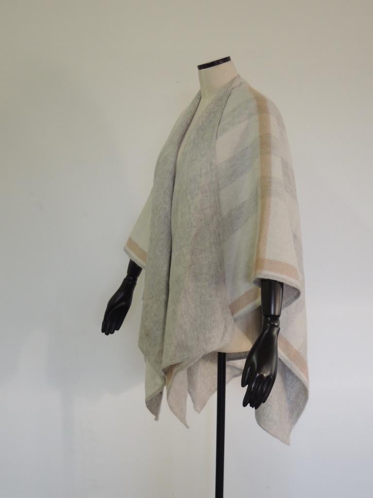 Burberry Karierter Kaschmirschal Wrap  (Grau) im Angebot