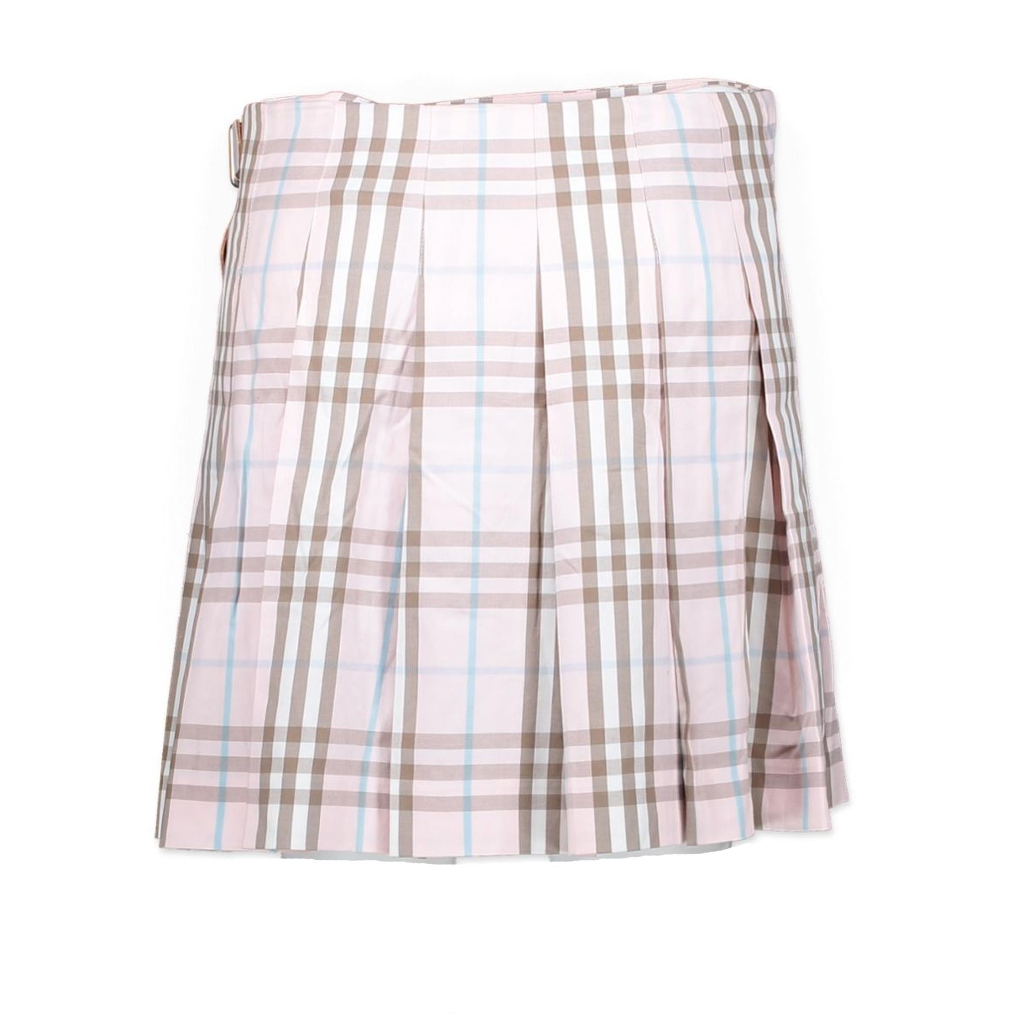 In good condition

Burberry Pleated Pink Mini Skirt - Size 36

Pleated wrap skirt by Burberry with two white leather belt details on the side. This skirt features the iconic check pattern in pink, white and blue in other words a true vintage piece.