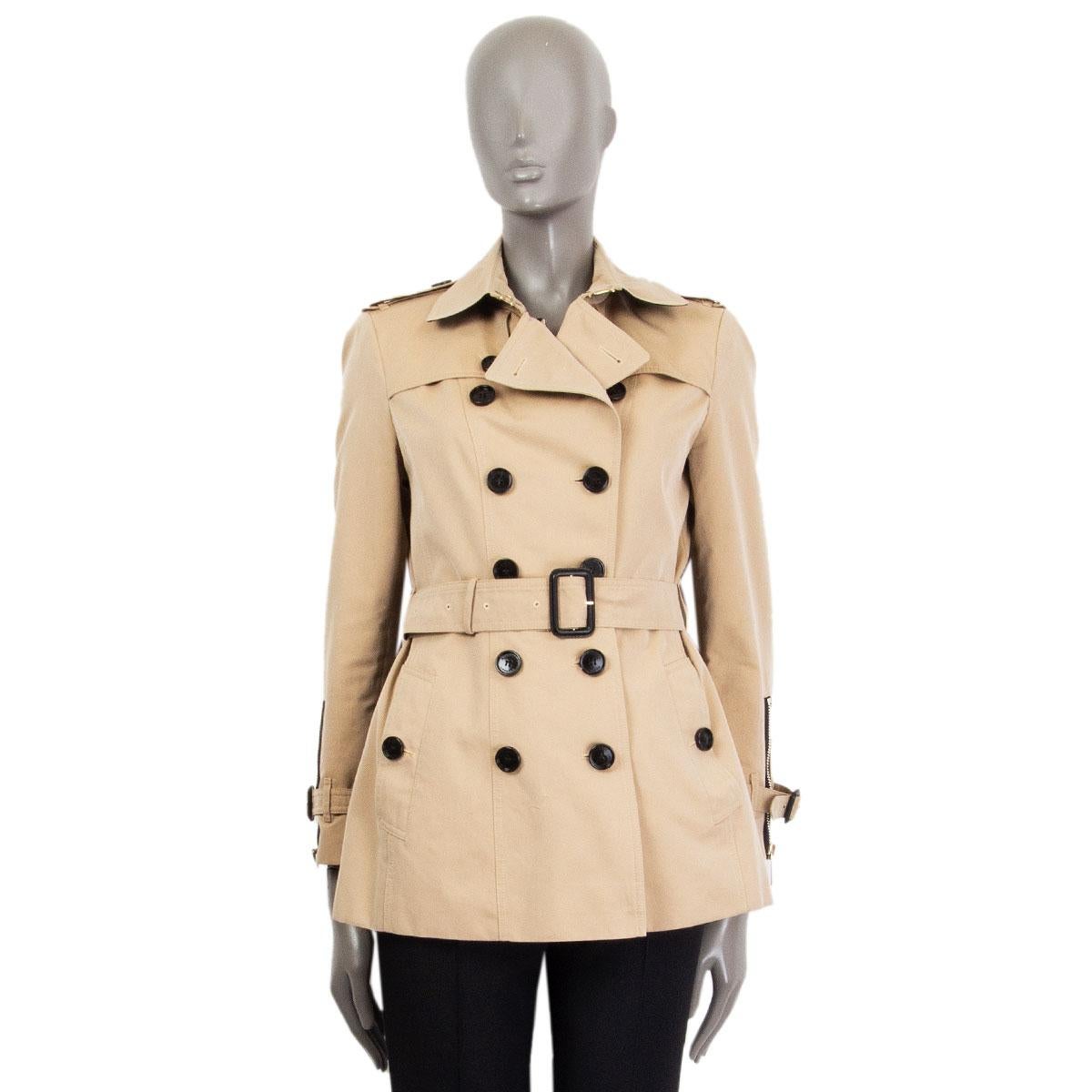 
100% authentic Burberry Prorsum belted zipper trench jacket in beige cotton (100%). Opens with double breasted buttons and a zipper. Comes with a waist belt, a gun flap, two side pockets, épaulettes and features zipped cuffs. Lined in black, white
