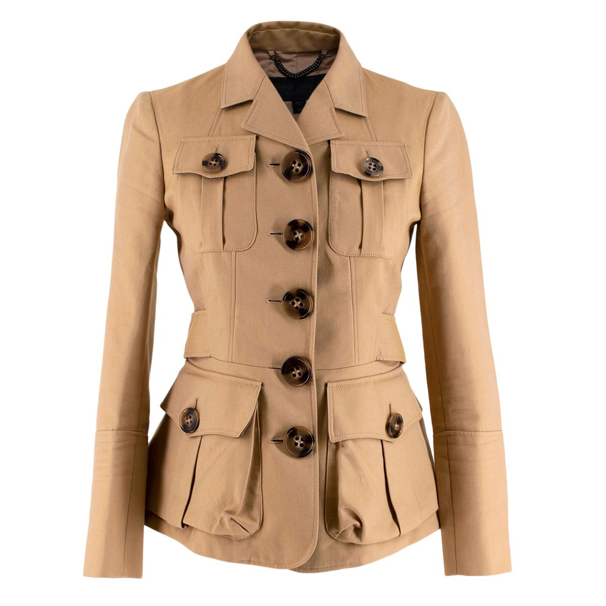 Burberry Prorsum Beige Tailored Safari Jacket

- Tailored silhouette
- Four pockets at the front finished with  Burberry button
- Pleat details to the waist
- Buttoned cuffs
- Timeless elegant design

Materials:
Outer
89% Cotton
11% Viscose

Leather