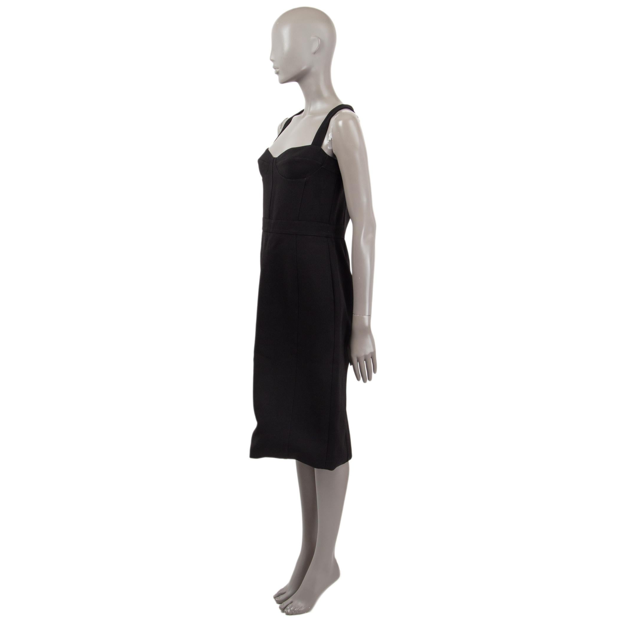 100% authentic Burberry Prorsum sleeveless bustier dress in black viscose (assumed cause tag is missing). Features a slit on the back. Opens with a zipper on the back. Lined in black viscose (100%). Has been worn and is in excellent
