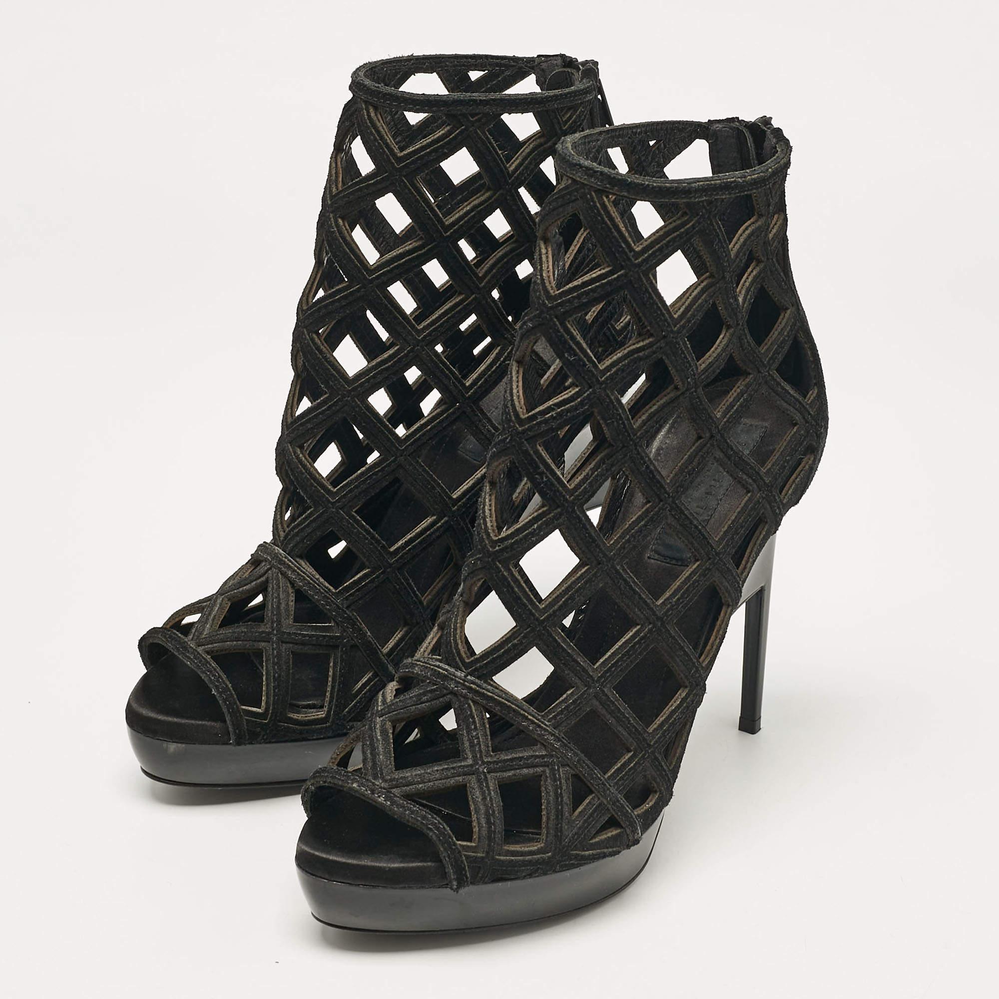 Conception méticuleuse d'une silhouette élégante.  Ces bottes sont très élégantes. Elles sont dotées de semelles intérieures confortables et de semelles extérieures durables pour vous durer toute la vie. Ces bottes sont tout simplement incroyables 