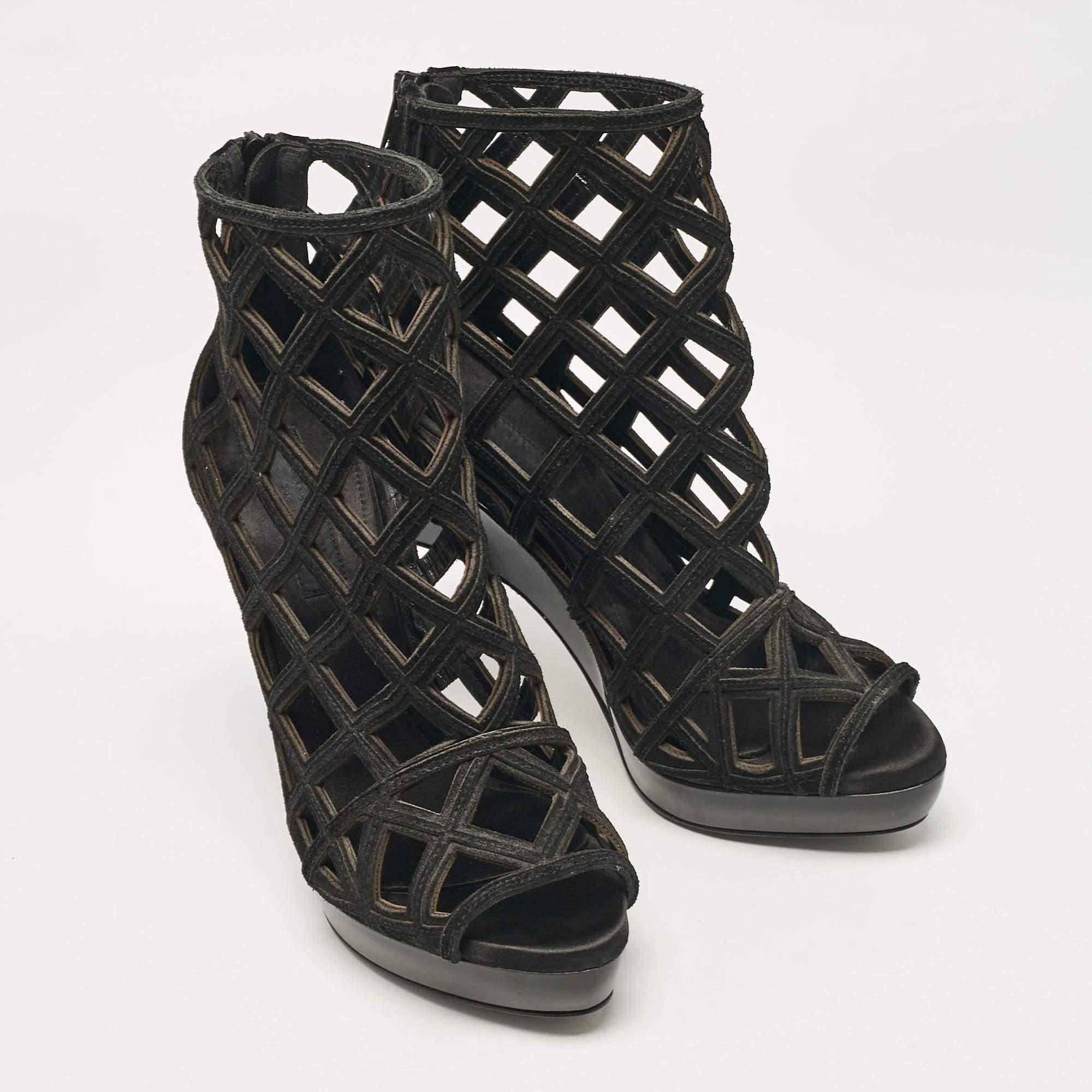 Burberry Prorsum - Bottines à talons compensés en daim noir - Taille 39 Bon état à Dubai, Al Qouz 2