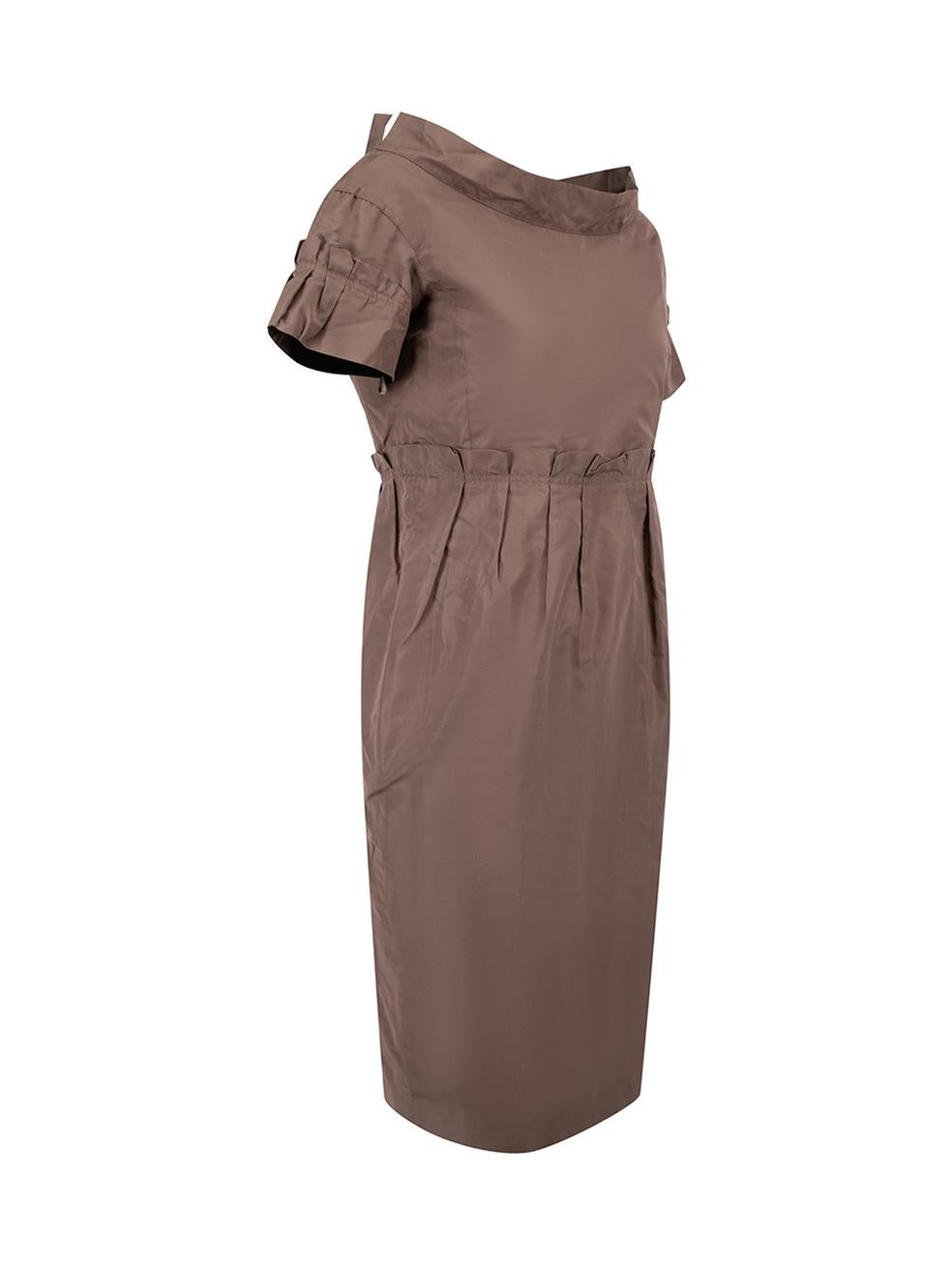 CONDITION is Very good. Hardly any visible wear to dress is evident on this used Burberry Prorsum designer resale item.



Details


Brown

Silk

Off-the-shoulder dress

Midi length

Short sleeved

Ruffled skirt and sleeves

Back zip