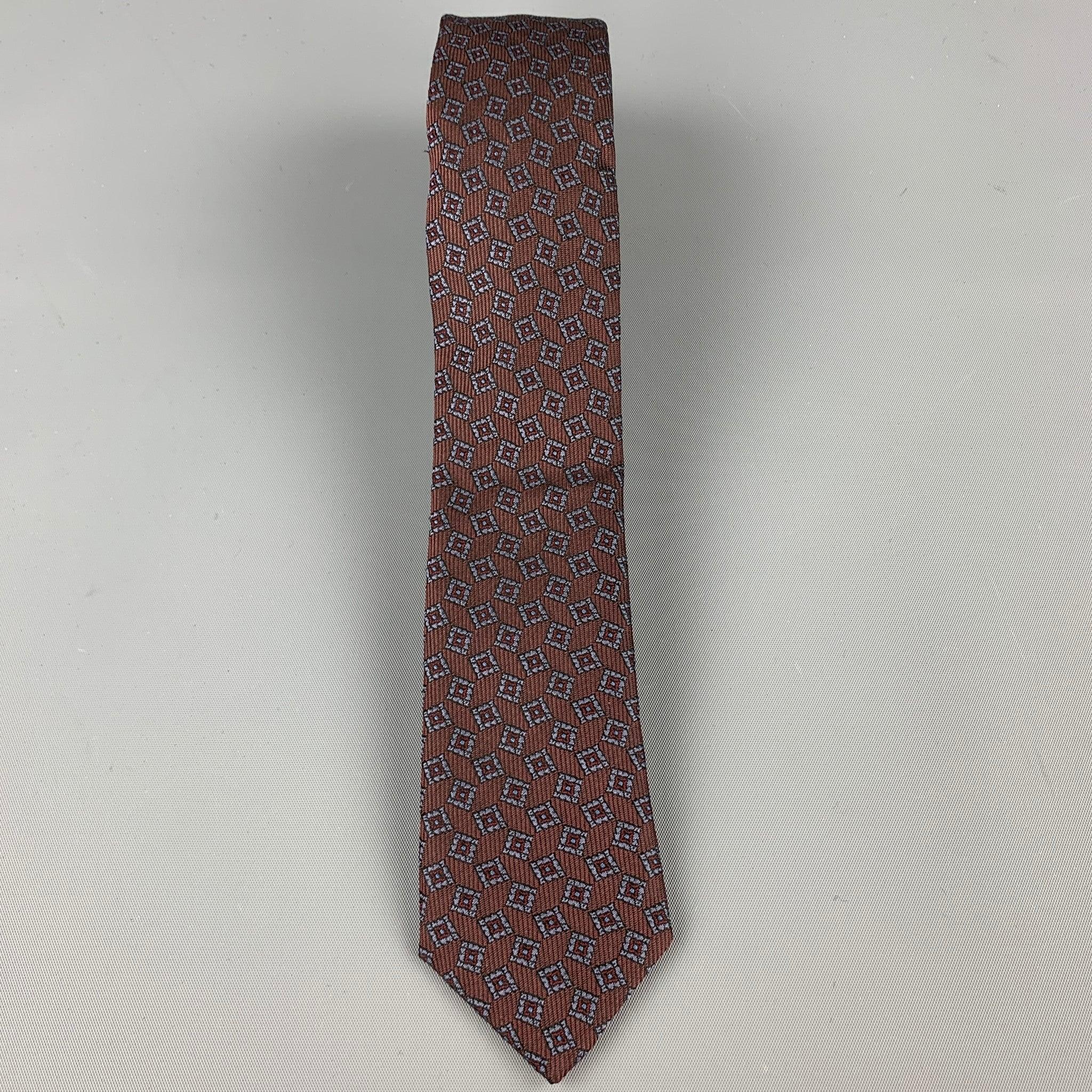 BURBERRY PRORSUM
 skinny tie comes in taupe brown silk with navy geometric squares print.
  Made in England.Very Good Pre-Owned Condition.
 Width: 2 inches 
  
  
  
 Sui Generis Reference: 68465
 Category: Tie
 More Details
  
 Brand: BURBERRY