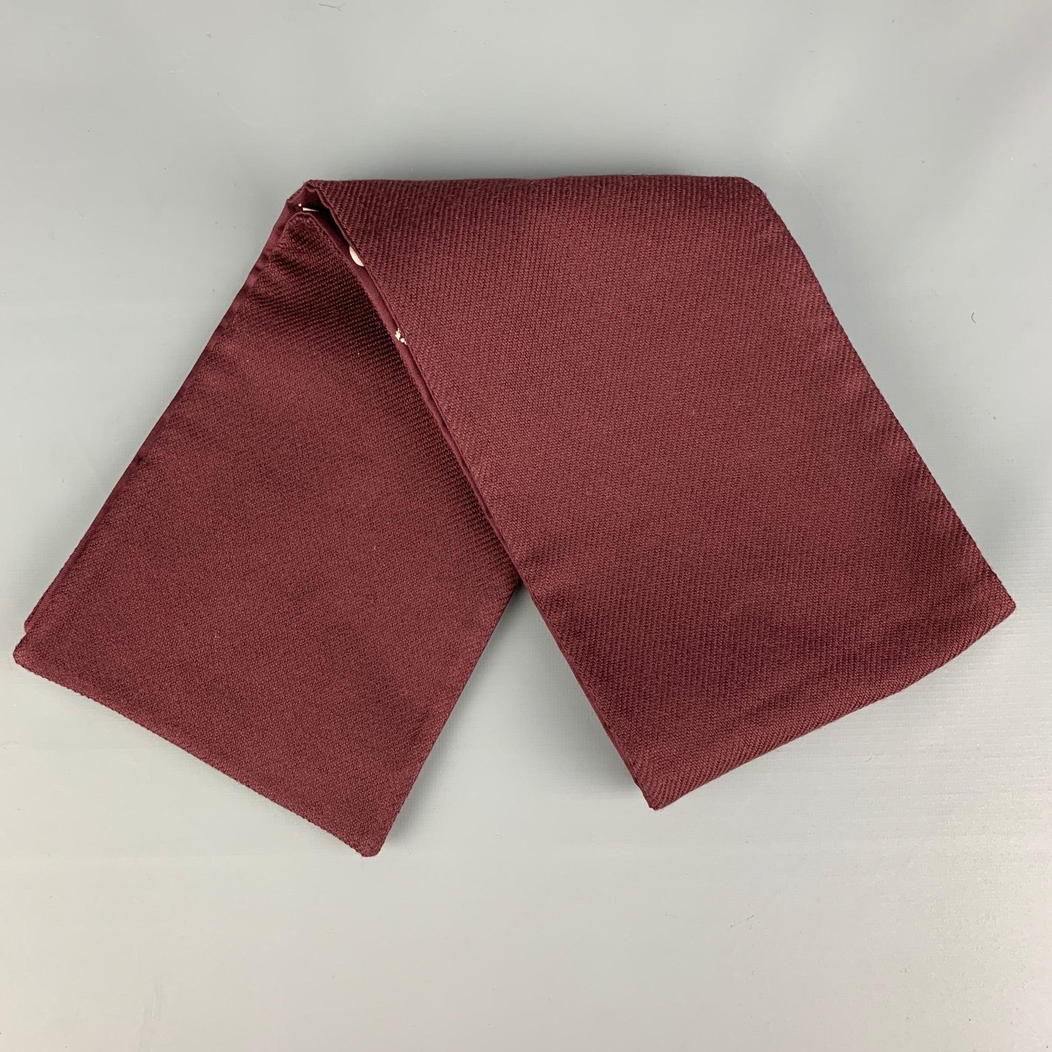 BURBERRY PRORSUM scarf comes in a burgundy & white heart print silk / wool. Made in Italy.
Excellent Pre-Owned Condition.
 

Measurements: 
  41 inches  x 6 inches  
  
  
 
Reference: 118896
Category: Scarves
More Details
    
Brand:  BURBERRY
