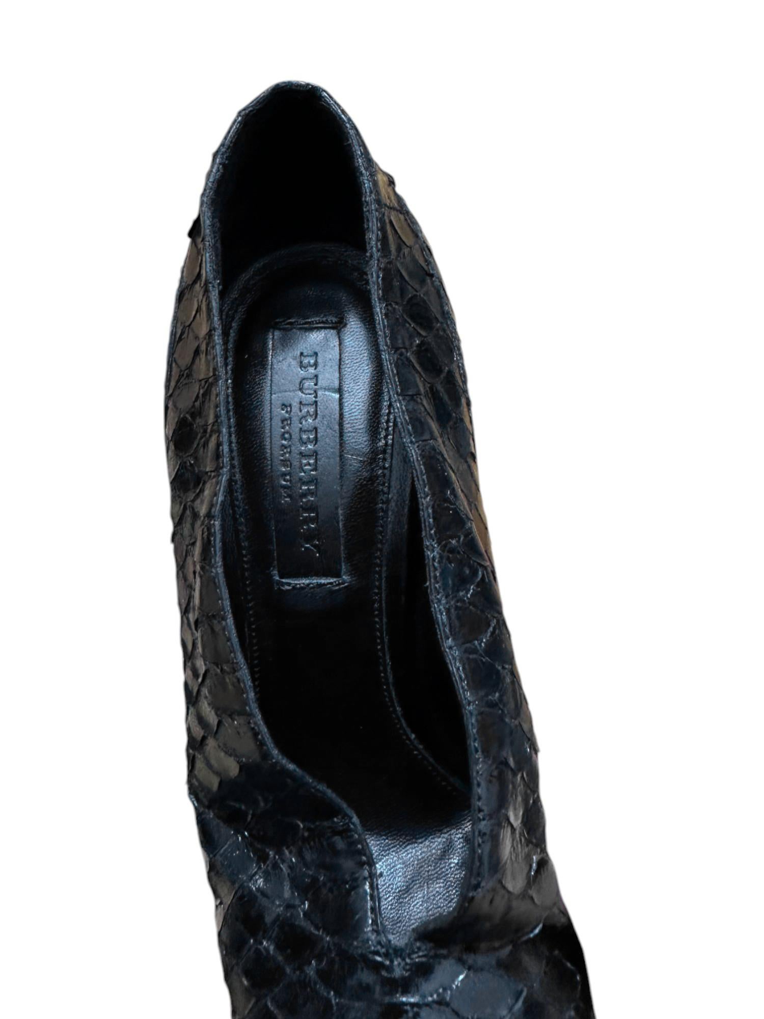 Burberry Prorsum by Christopher Bailey S/S 2011 - Talons en cuir et python en vente 2