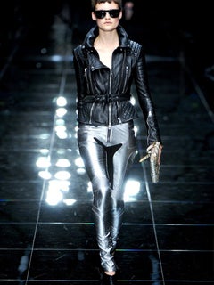 Pantalon motard en cuir argenté Burberry Prorsum by Christopher Bailey S/S 2011