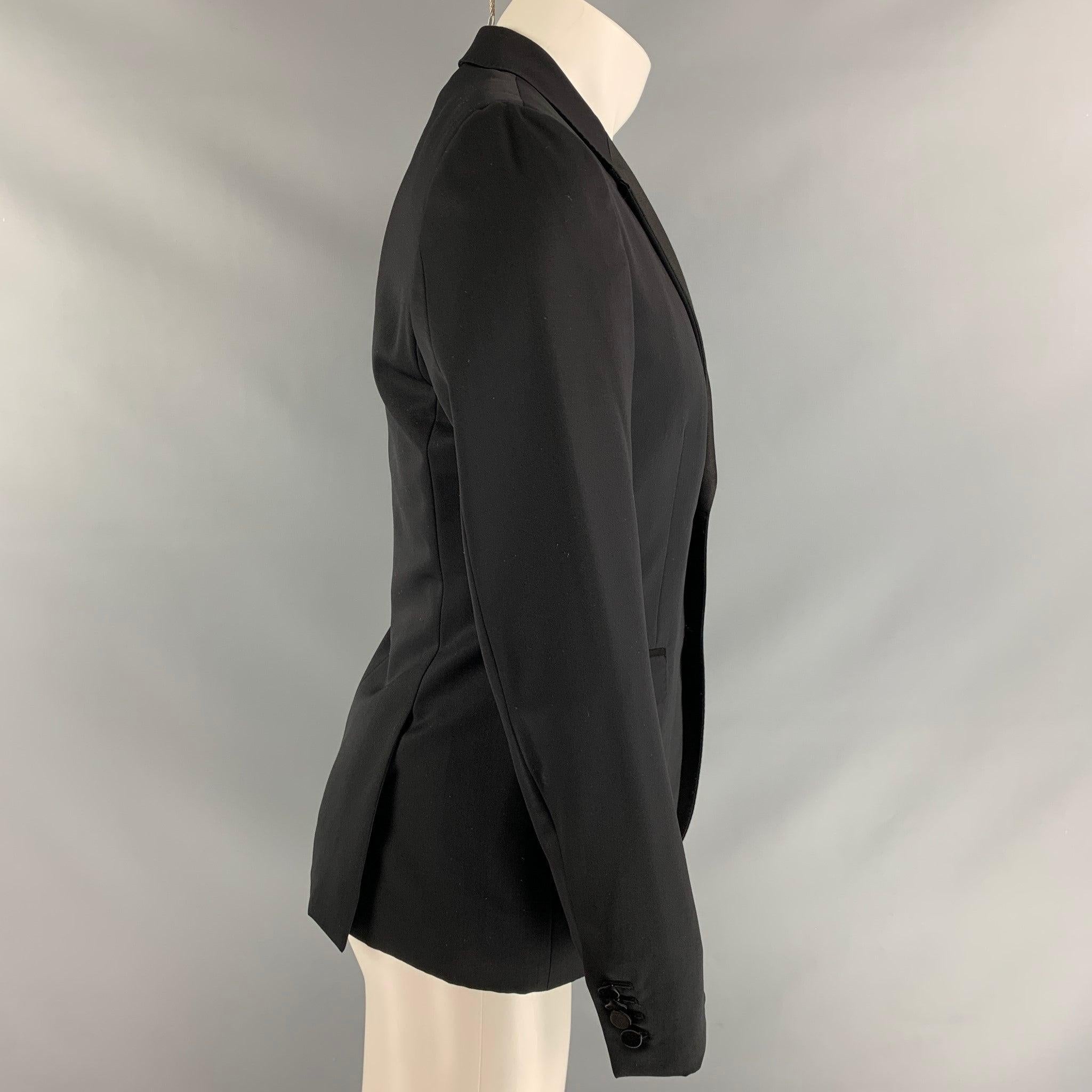 BURBERRY PRORSUM tuxedo sport coat, fully lined comes in a black virgin wool featuring a two button closure, flap pockets and notch lapel. Made in Italy. Excellent Pre-Owned Condition.  

Marked:   48 

Measurements: 
 
Shoulder: 16.5 inChest: 40