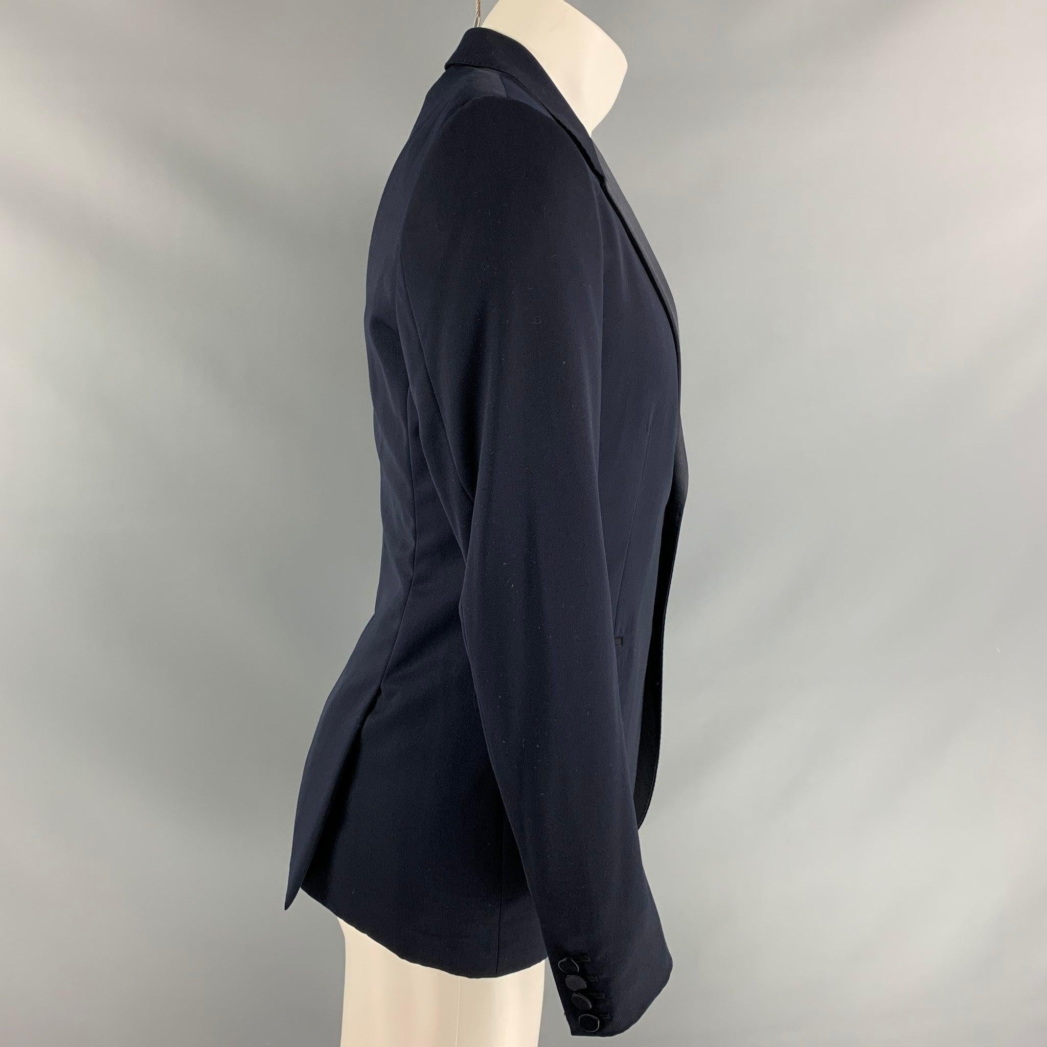 BURBERRY PRORSUM tuxedo sport coat, fully lined comes in navy blue virgin wool featuring a two button closure, flap patch pockets and peak lapel. Made in Italy. Excellent Pre-Owned Condition.  

Marked:   50 

Measurements: 
 
Shoulder: 17 inChest: