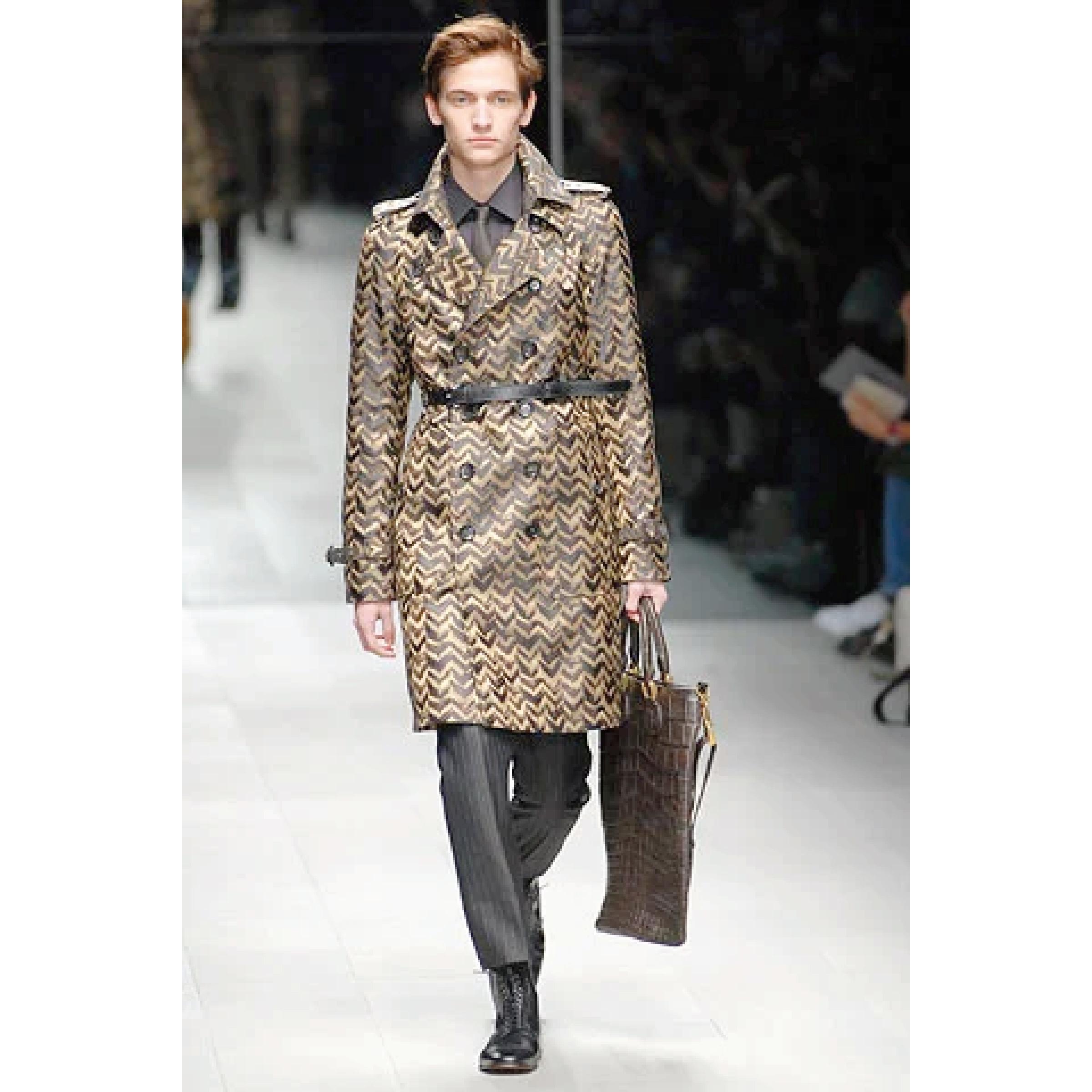 BURBERRY PRORSUM Fall 2007 trenchcoat comes in a metallic gold & brown silk with a black quilted liner featuring a belted style, epaulettes, flap pockets, belted sleeve details, back vent, and a double breasted closure. Made in Italy.

Matching