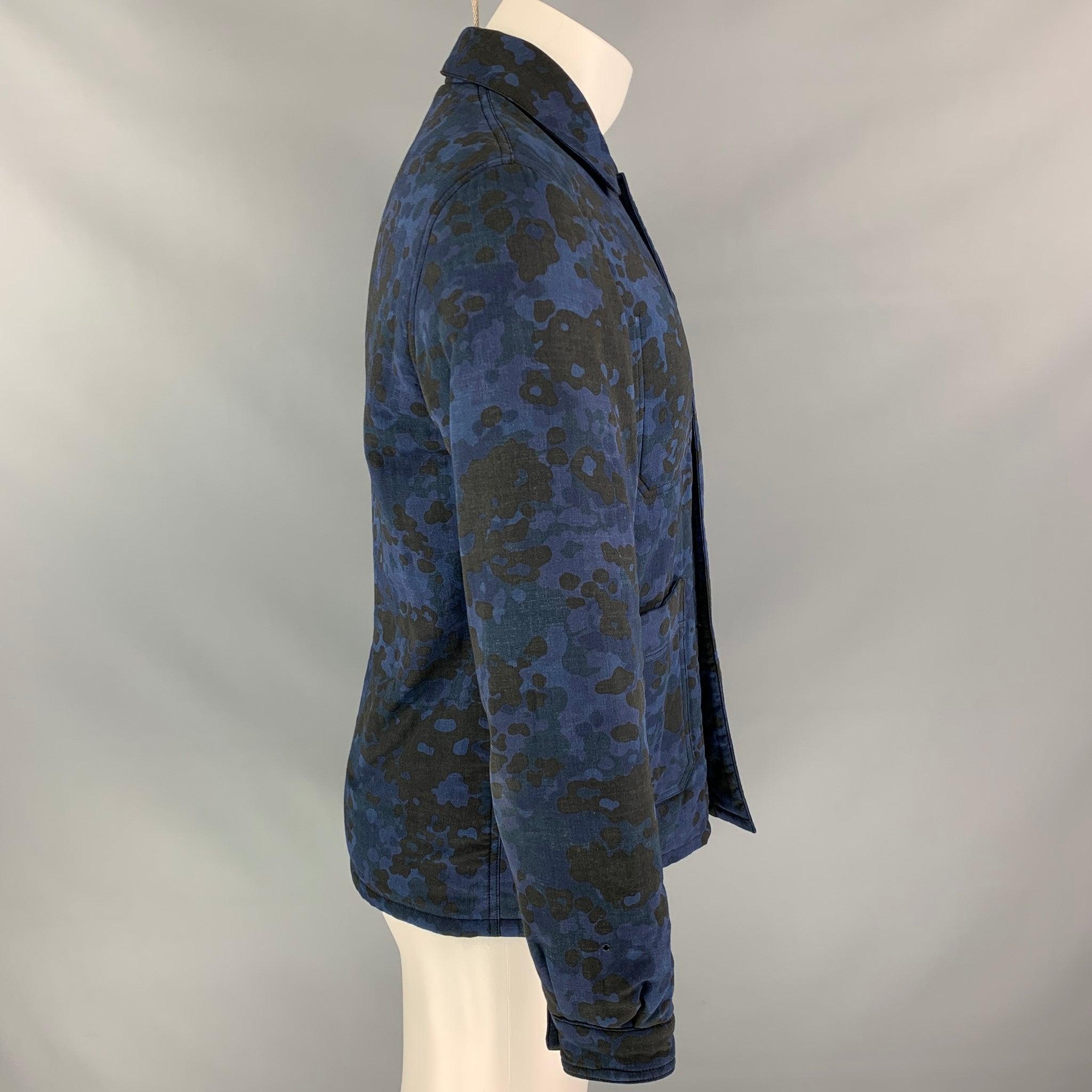 BURBERRY PRORSUM Fall 2015 Size 36 Blue & Navy Camo Cotton Trucker Jacket In Good Condition For Sale In San Francisco, CA