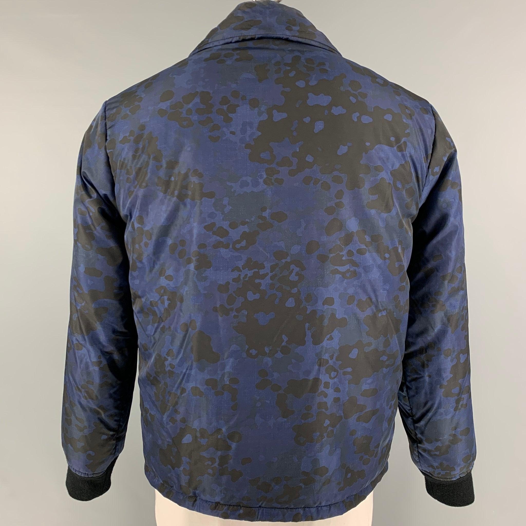 BURBERRY PRORSUM Fall 2015 Size L Navy Blue Camo Polyamide Zip Up Jacket In Good Condition For Sale In San Francisco, CA