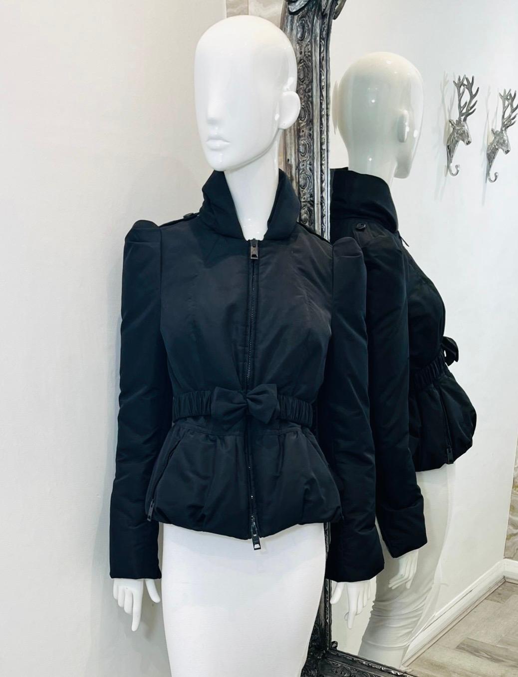 Burberry Prorsum Goose Down Bow Detailed Silk Jacket

Black jacket designed with bow detailed belted waist.

Styled with puffed shoulders, standing collar and zip fastening through centre.

Featuring side, zipped pockets, buttoned shoulder