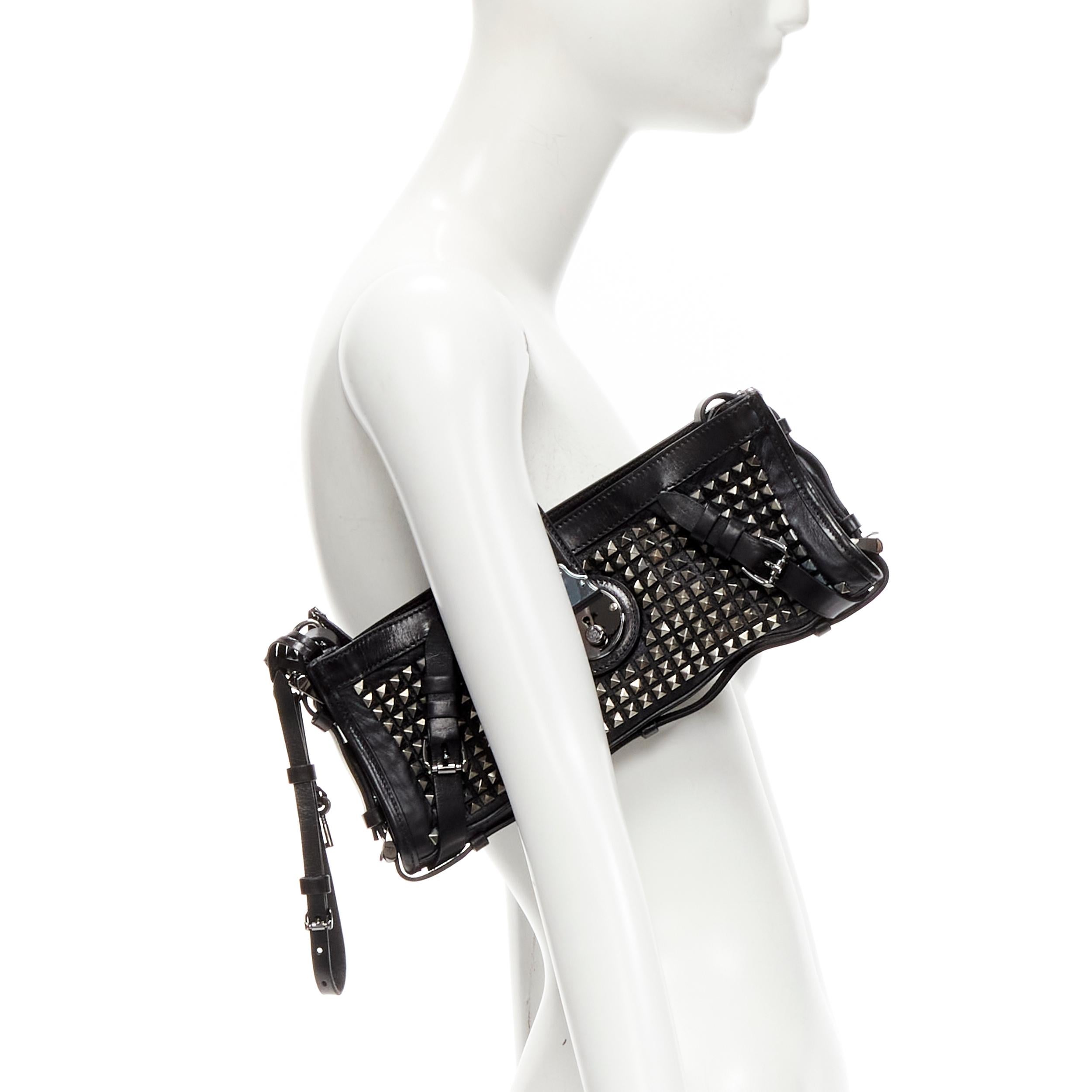 BURBERRY PRORSUM Knight black punk studded leather ruthenium buckle clutch
Reference: LNKO/A02087
Brand: Burberry
Designer: Christopher Bailey
Collection: Knight
Material: Leather
Color: Black, Silver
Pattern: Solid
Closure: Buckle
Lining: