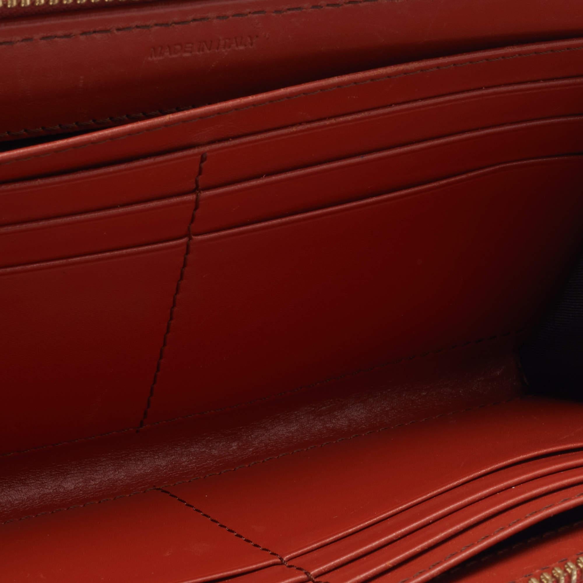 Make this functional wallet from Burberry Prorsum your go to accessory this season. Created with orange leather on the exterior with a logo accent attached to the front this wallet lends a luxe appearance to your ensemble. The zip around closure
