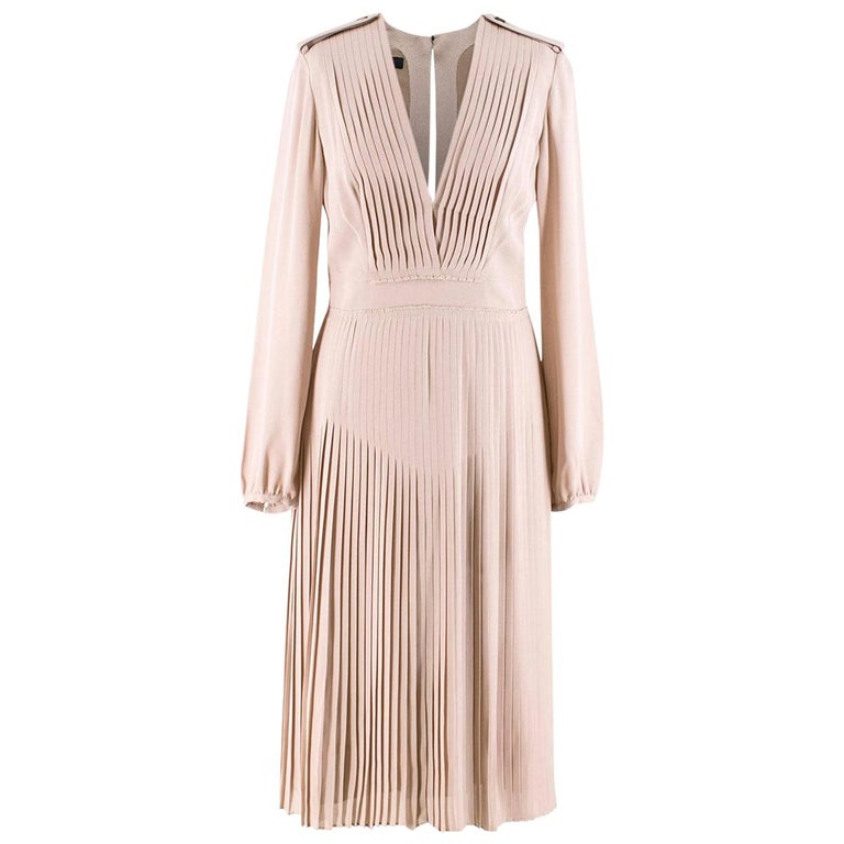 Burberry Prorsum Pleated Silk V-Neck Dress US 6 at 1stDibs | burberry prorsum dress, pleated silk dress, silk pleated dress Burberry Prorsum Pleated Silk V-Neck Dress US 6 at 1stDibs | burberry prorsum dress, pleated silk dress, silk pleated dress