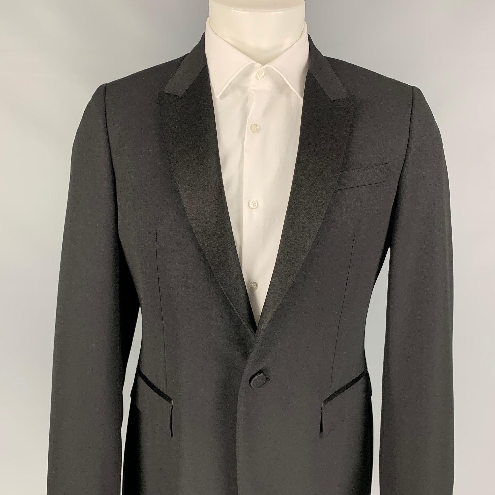 BURBERRY PRORSUM sport coat comes in a black wool with a full liner featuring a peak lapel, flap pockets, double back vent, and a single button closure. Made in Italy.New With Tags.
 

Marked:   40 

Measurements: 
 
Shoulder: 17 inches  Chest: 40